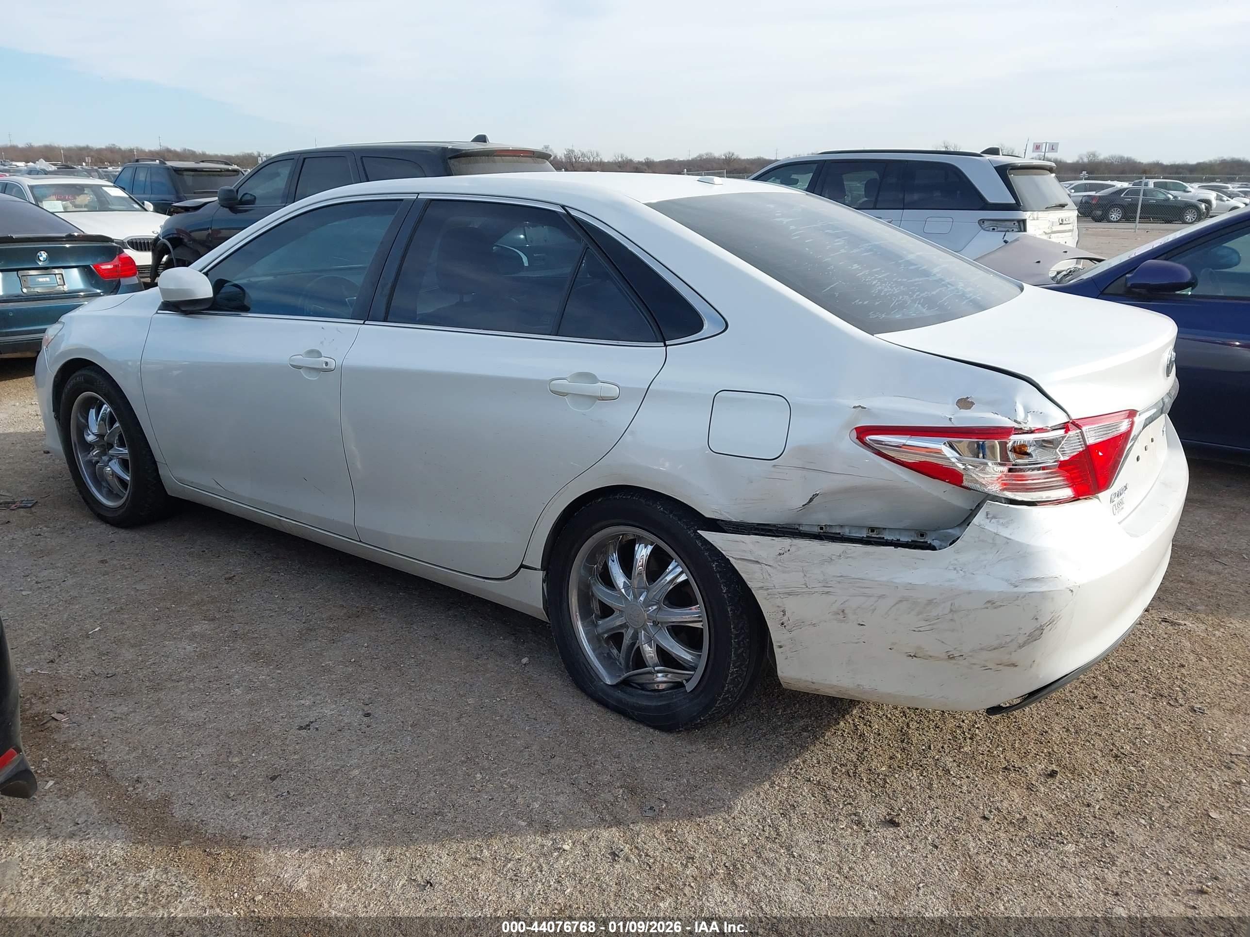 TOYOTA CAMRY image 3