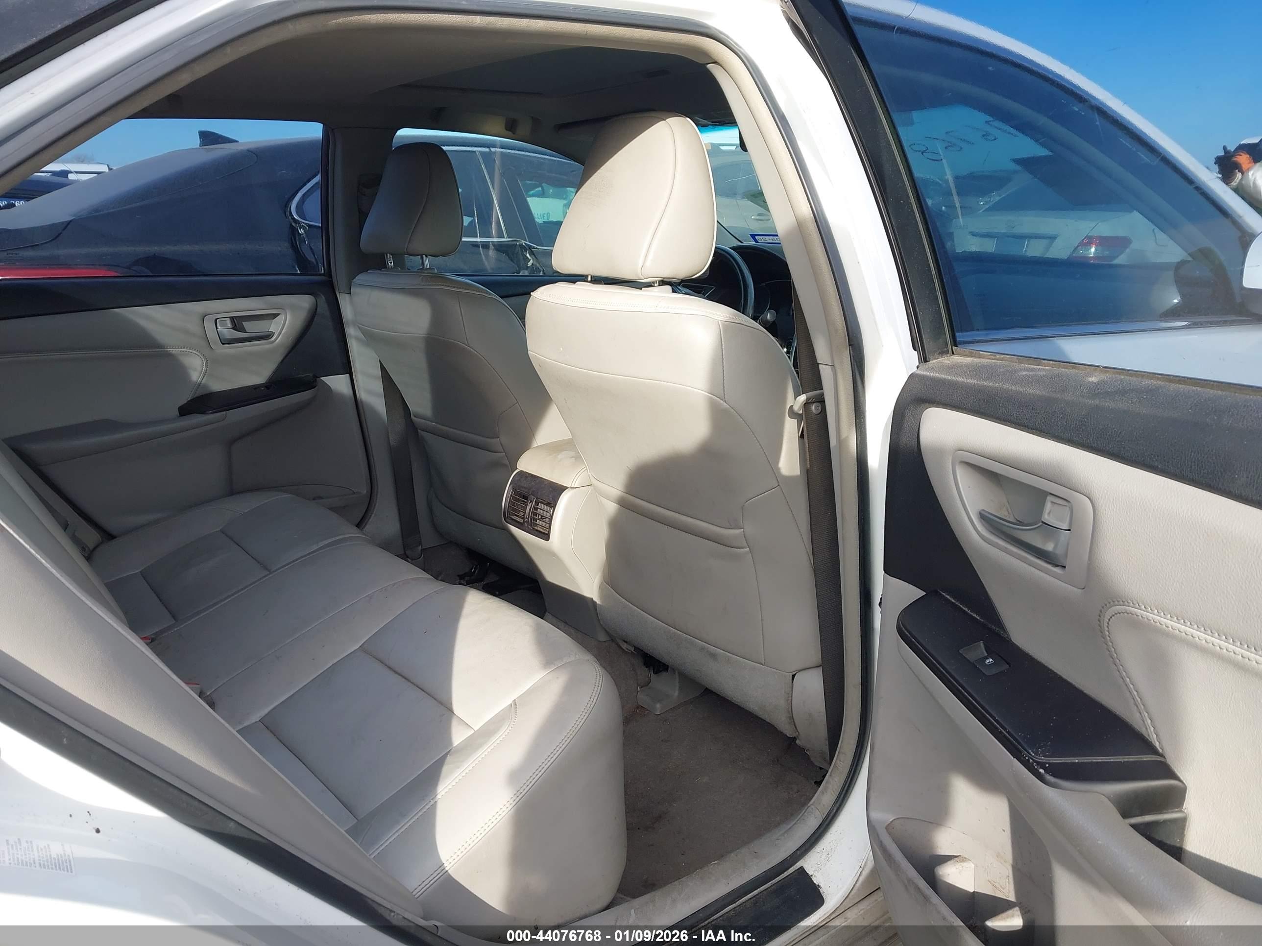 TOYOTA CAMRY image 8
