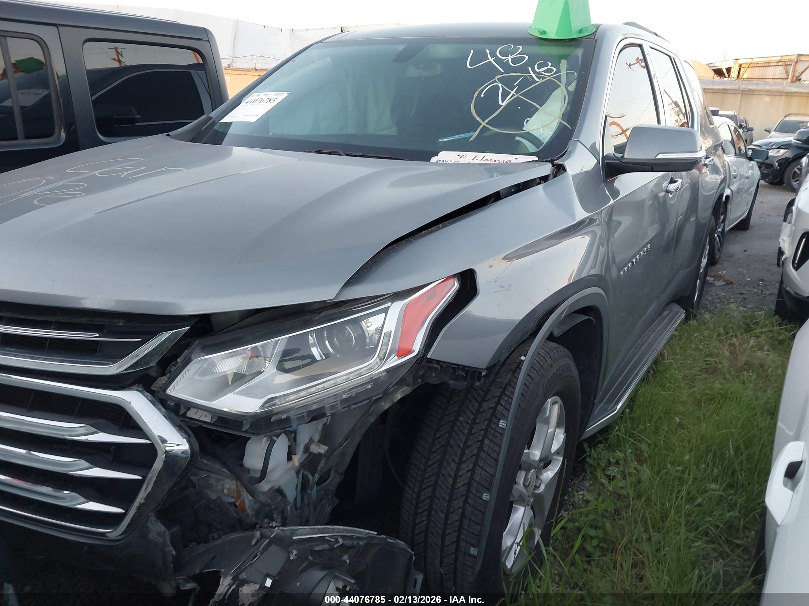 CHEVROLET TRAVERSE image 2