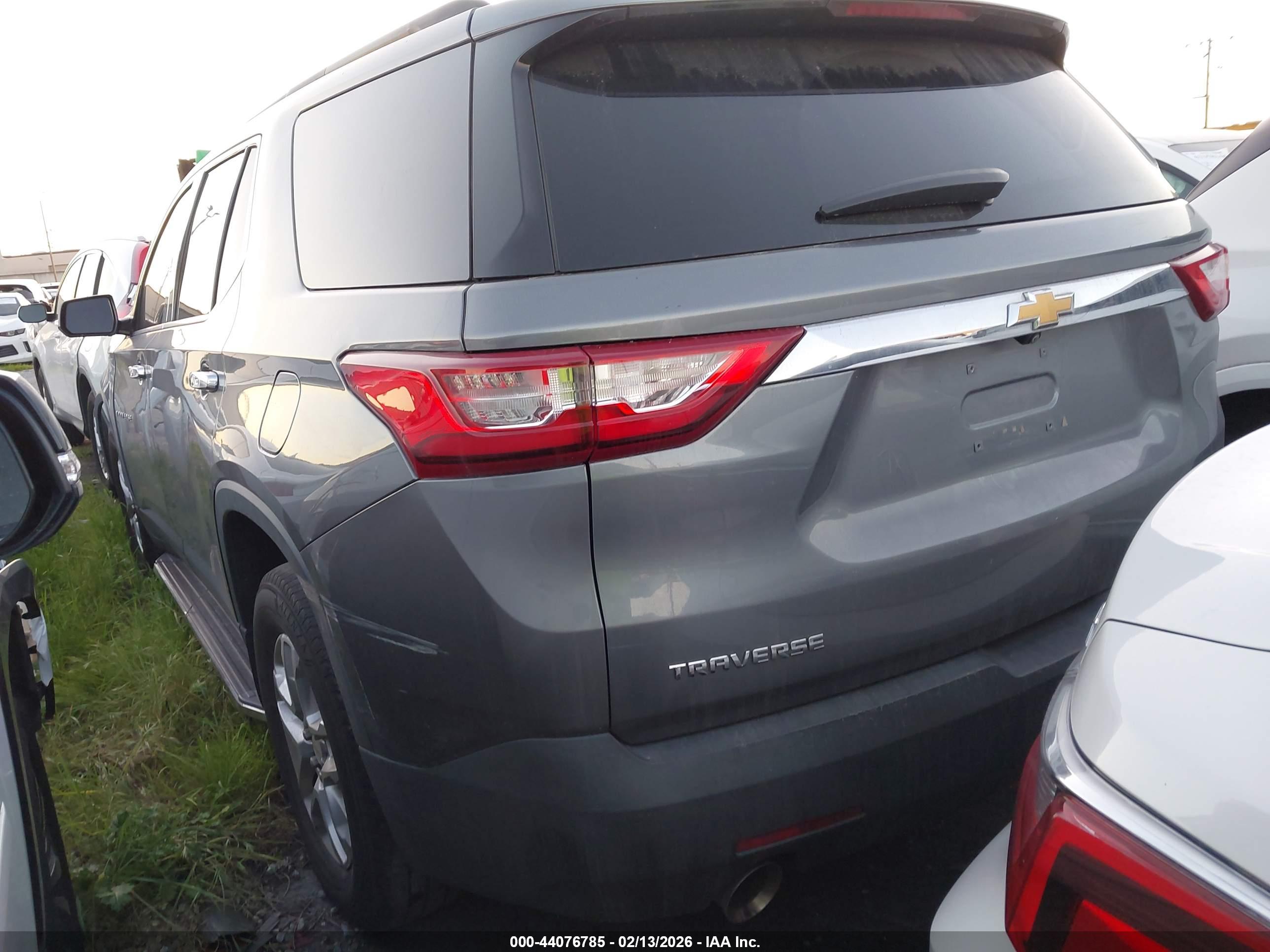 CHEVROLET TRAVERSE image 3