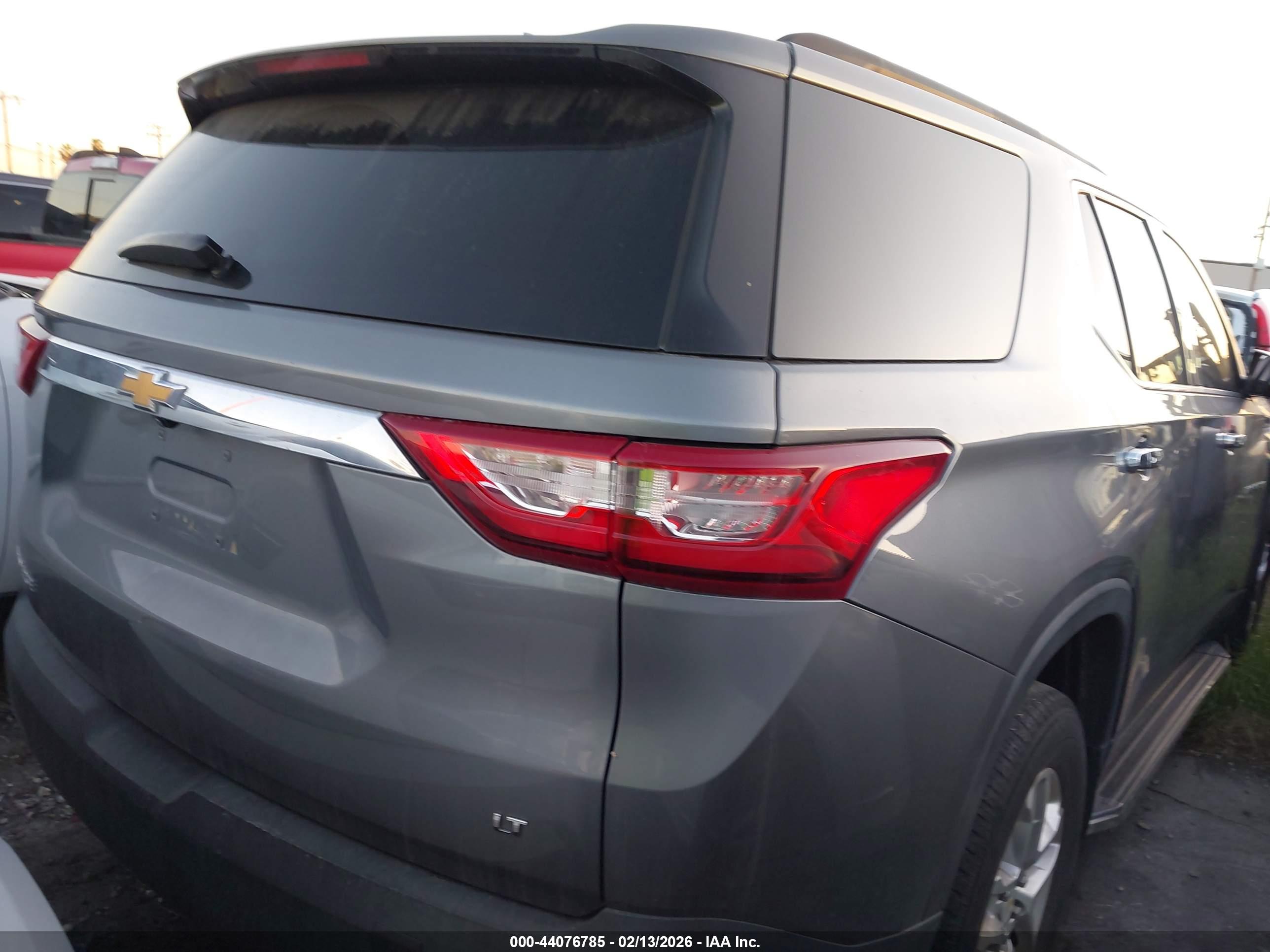 CHEVROLET TRAVERSE image 4