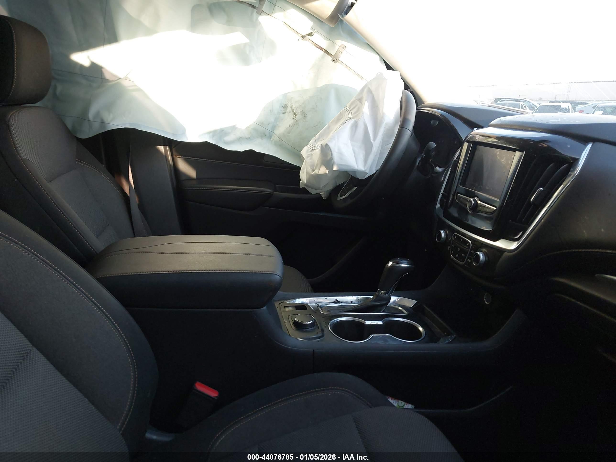 CHEVROLET TRAVERSE image 5