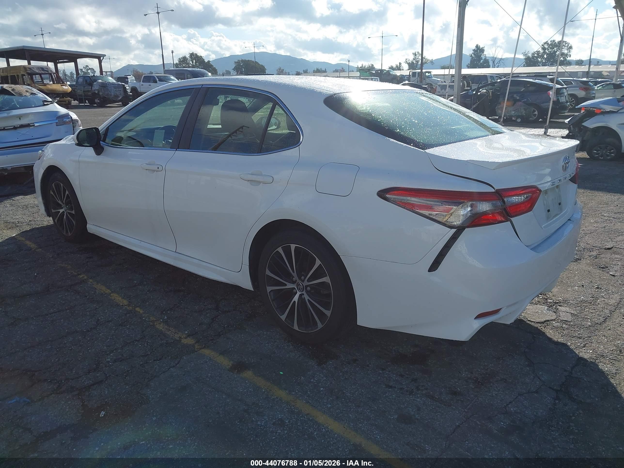 TOYOTA CAMRY image 3