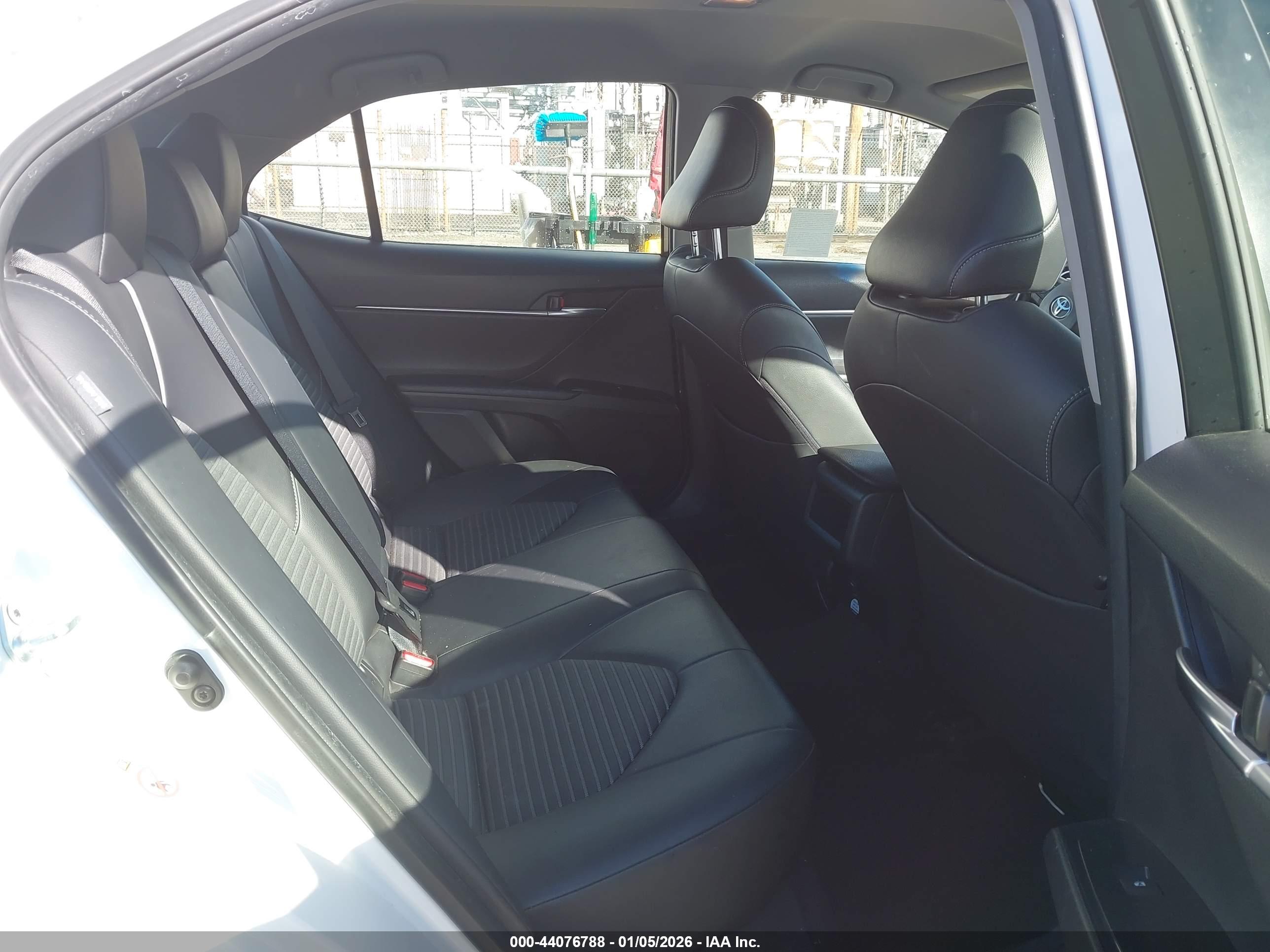 TOYOTA CAMRY image 8