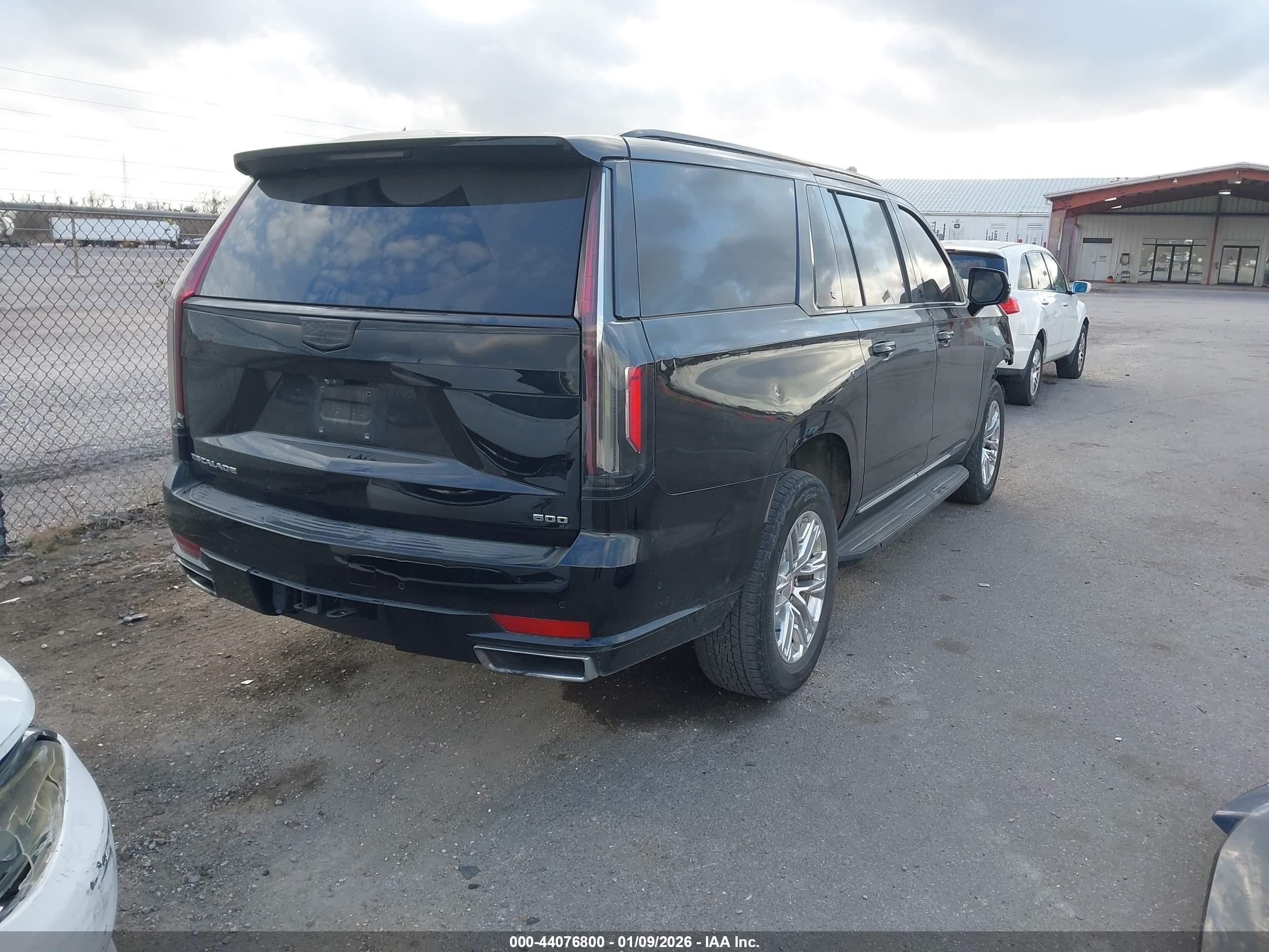 CADILLAC ESCALADE image 4