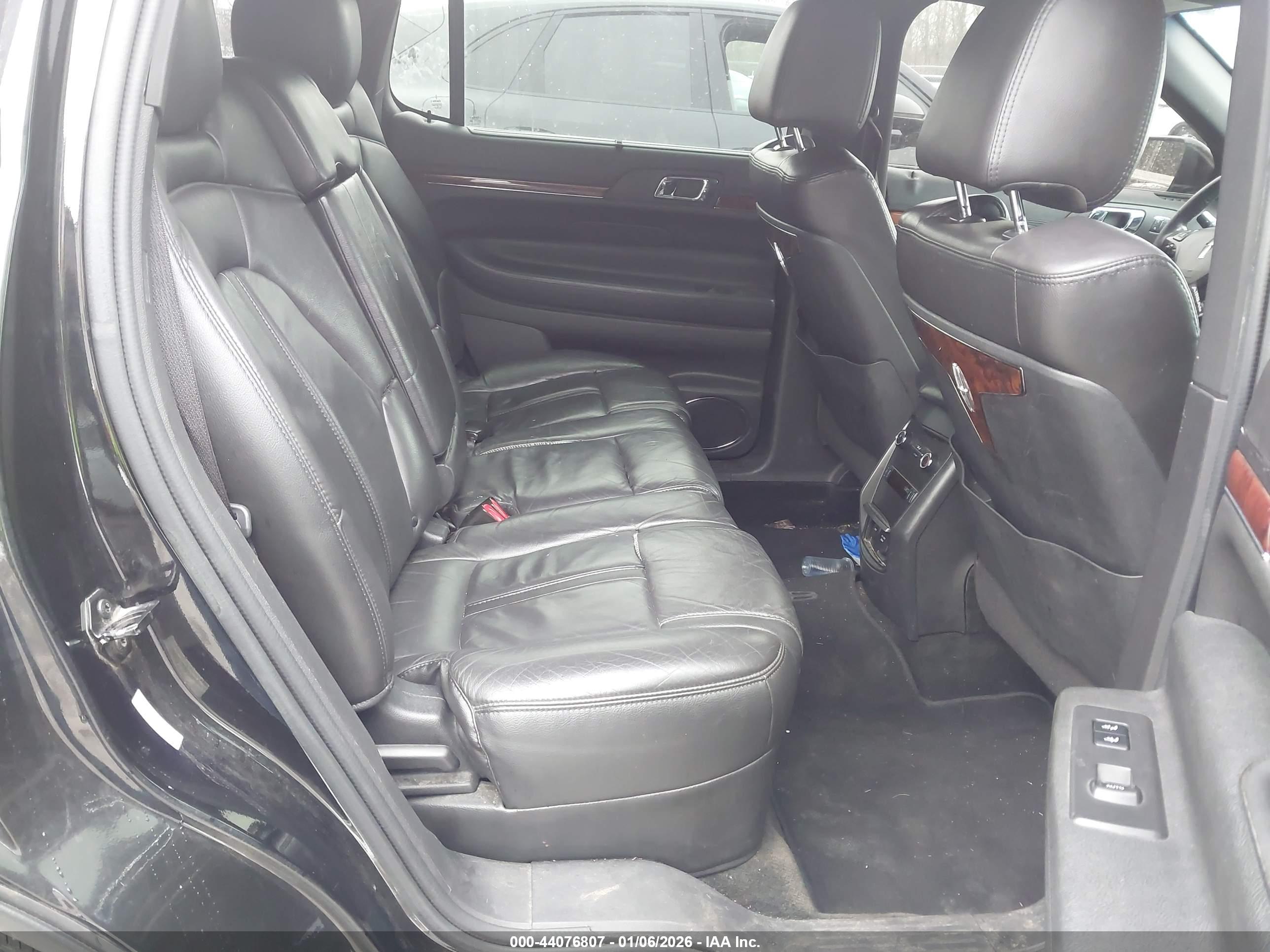 LINCOLN MKT image 8