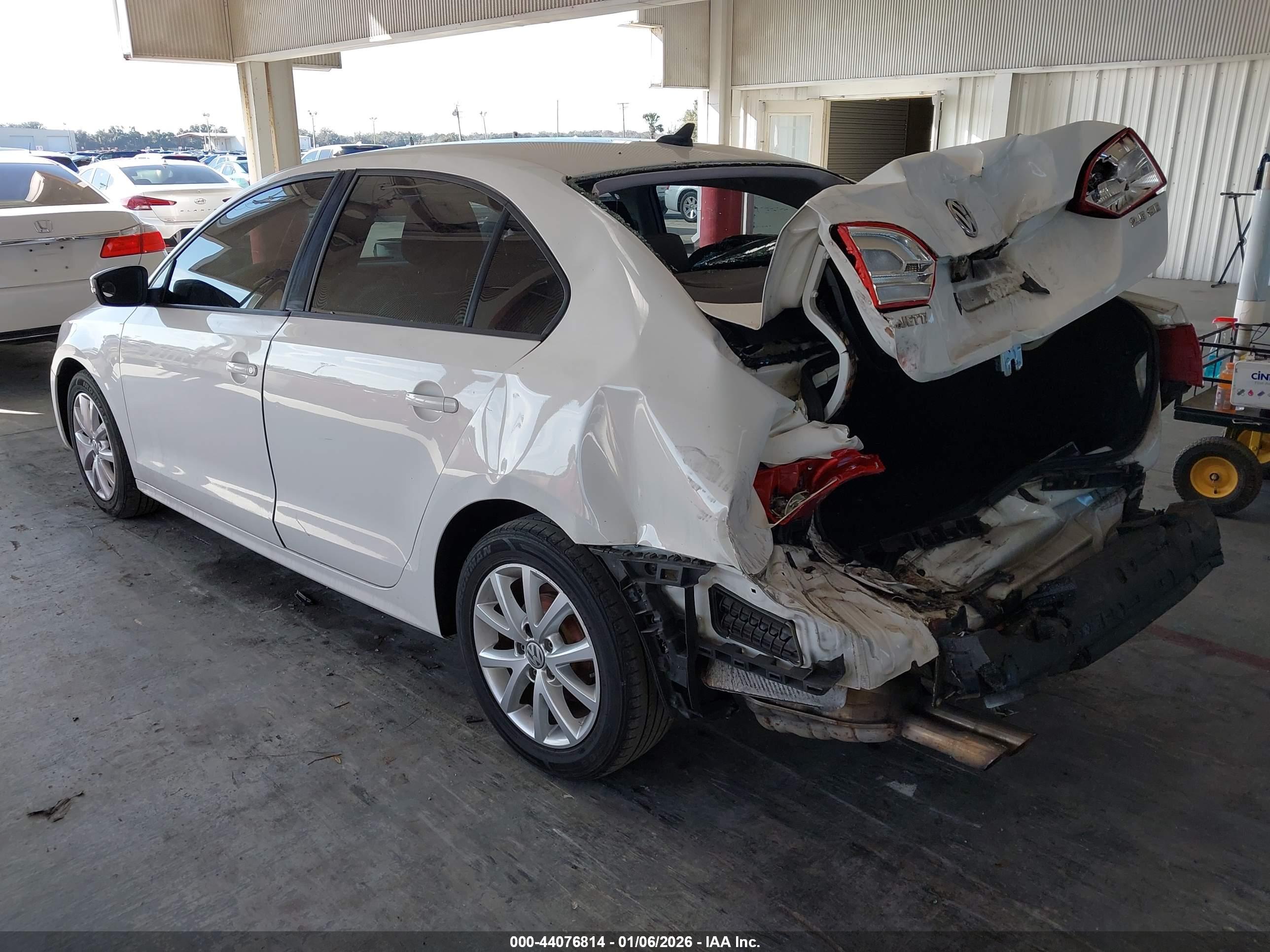 VOLKSWAGEN JETTA image 3
