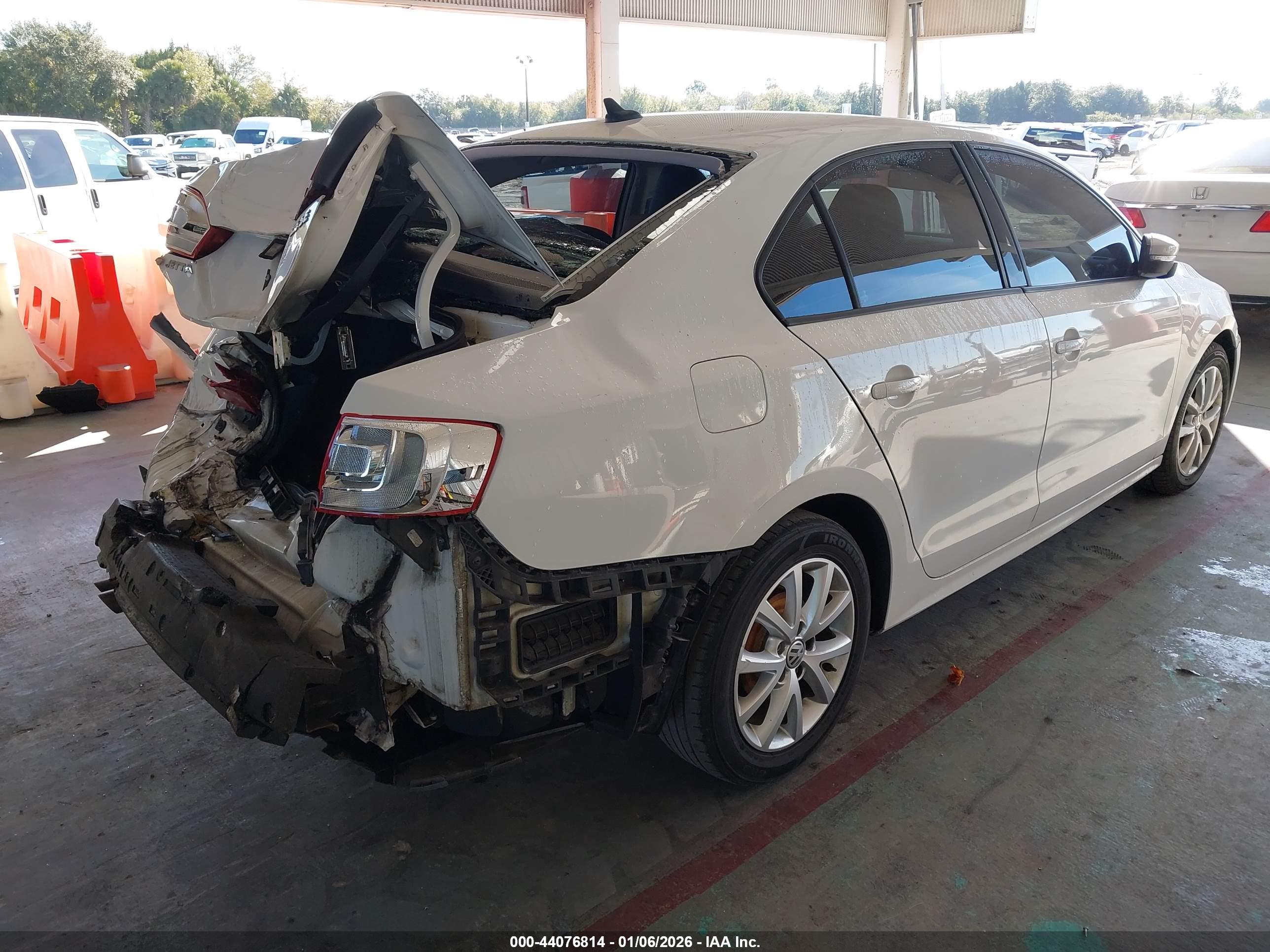 VOLKSWAGEN JETTA image 4