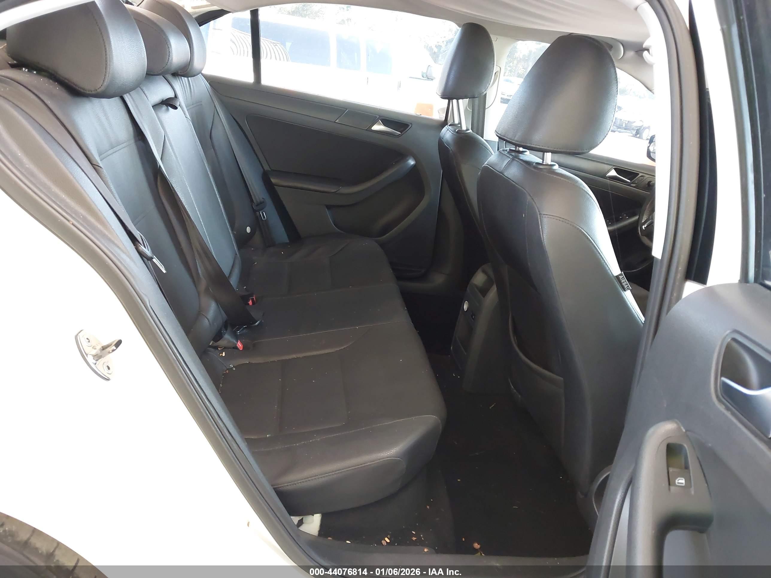 VOLKSWAGEN JETTA image 8