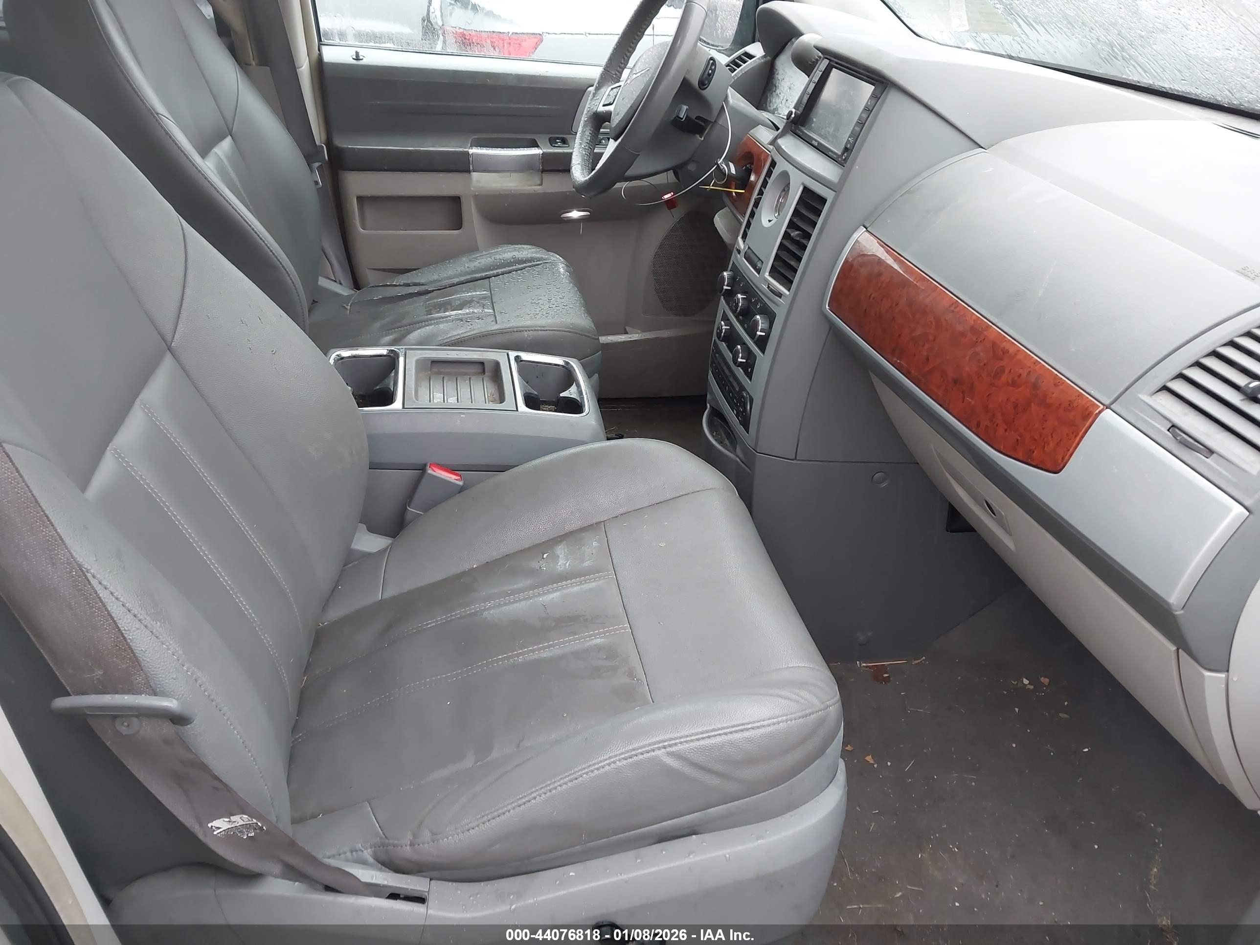 CHRYSLER TOWN image 5