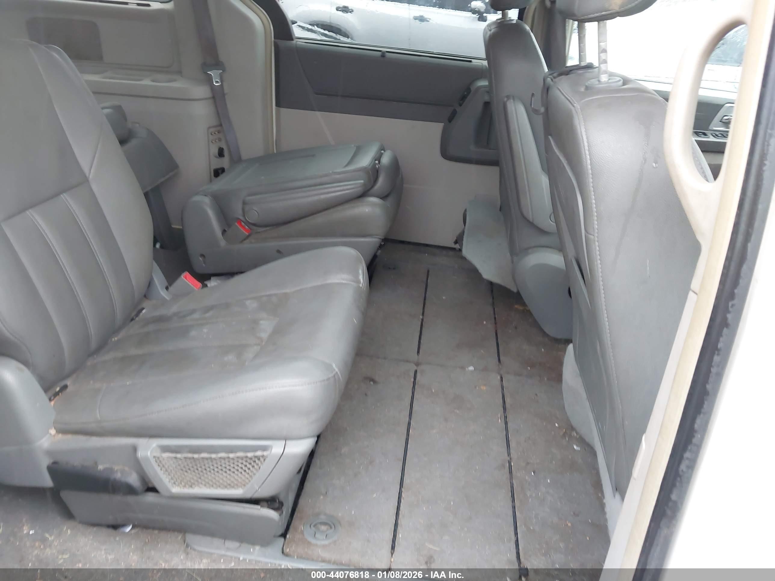 CHRYSLER TOWN image 8