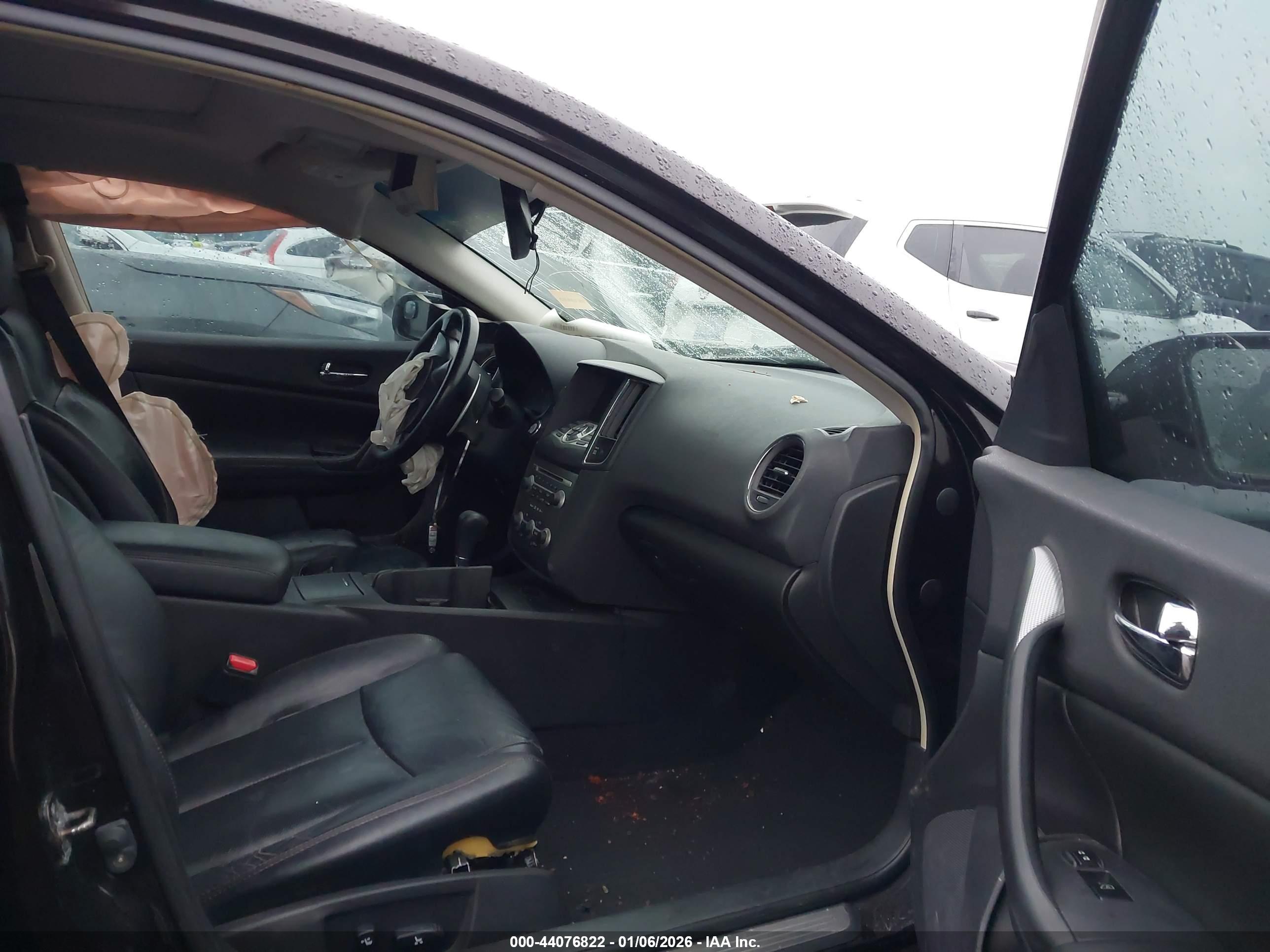 NISSAN MAXIMA image 5
