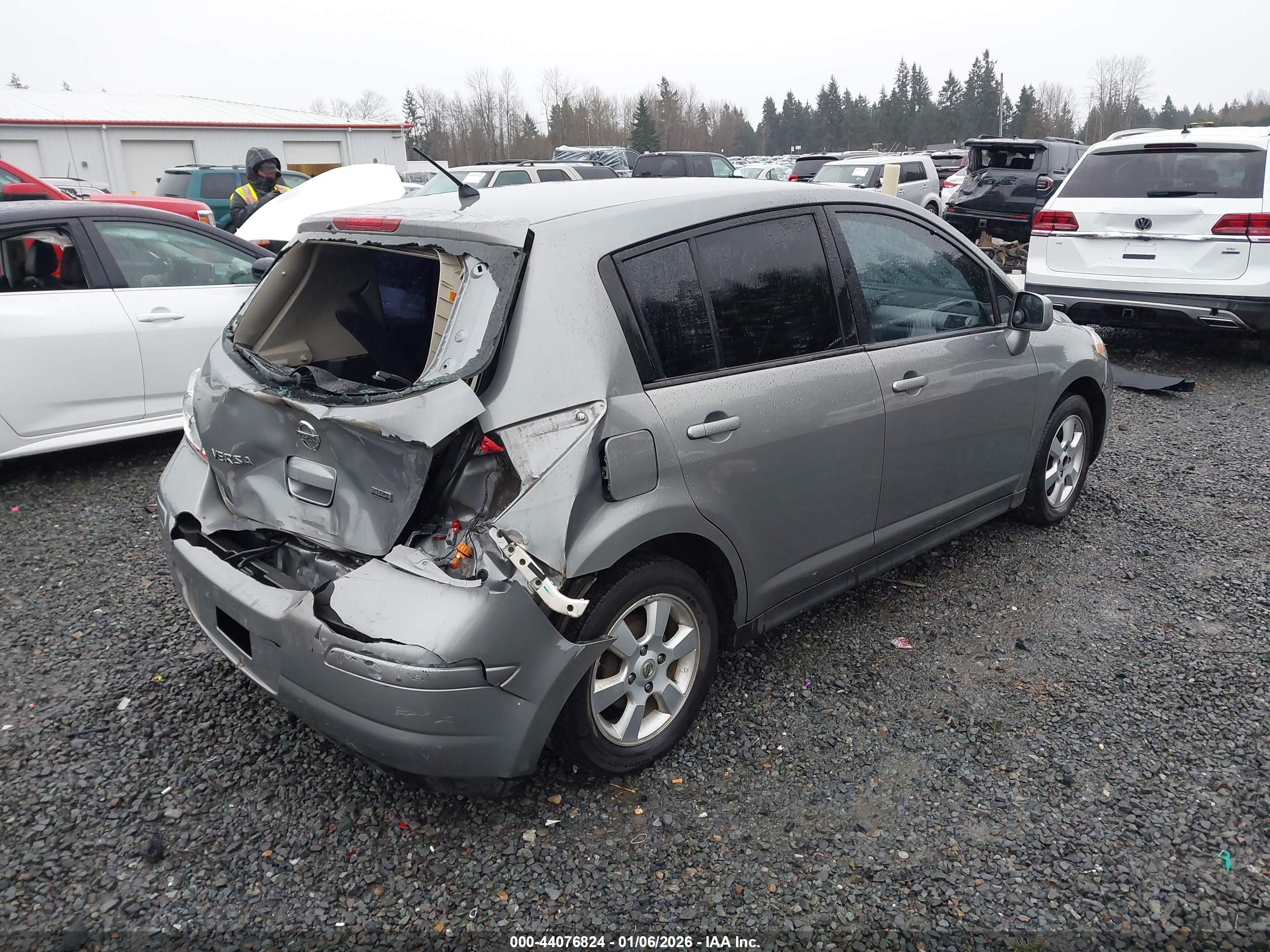 NISSAN VERSA image 4