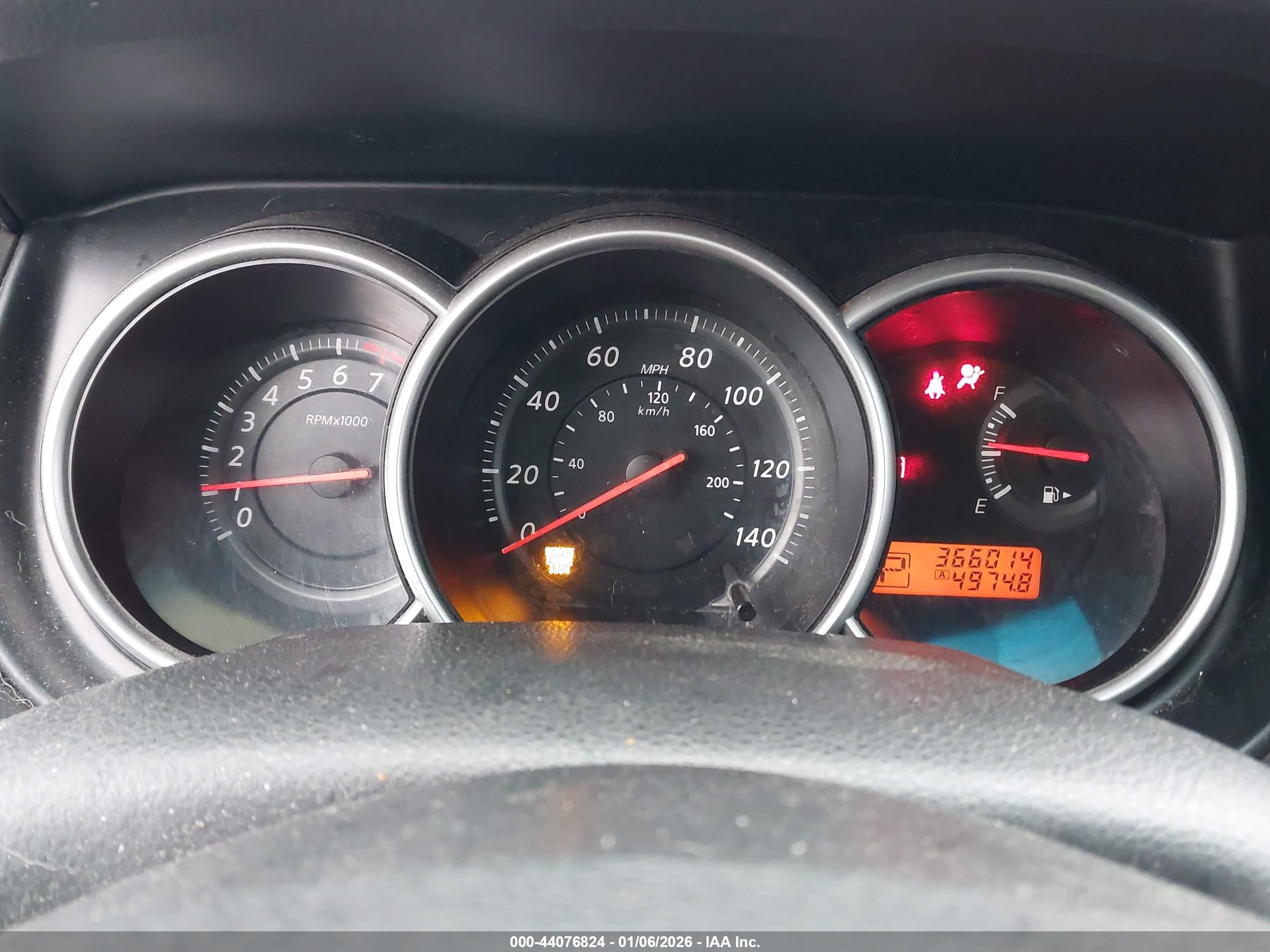 NISSAN VERSA image 7