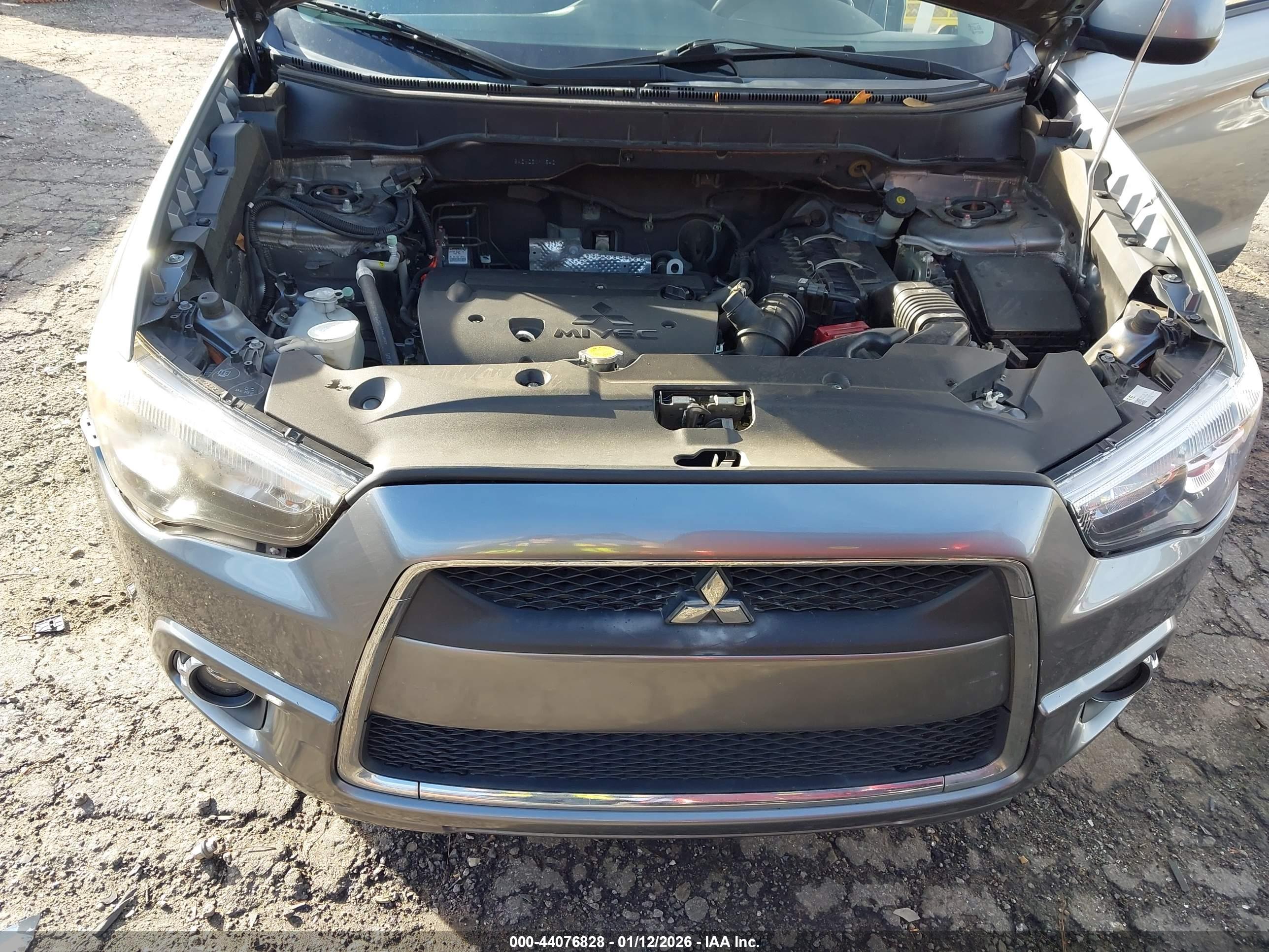 MITSUBISHI OUTLANDER image 10