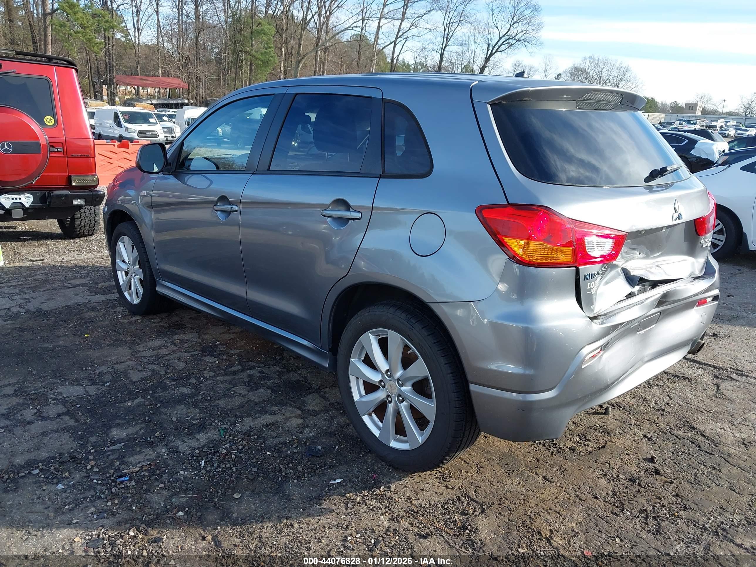 MITSUBISHI OUTLANDER image 3