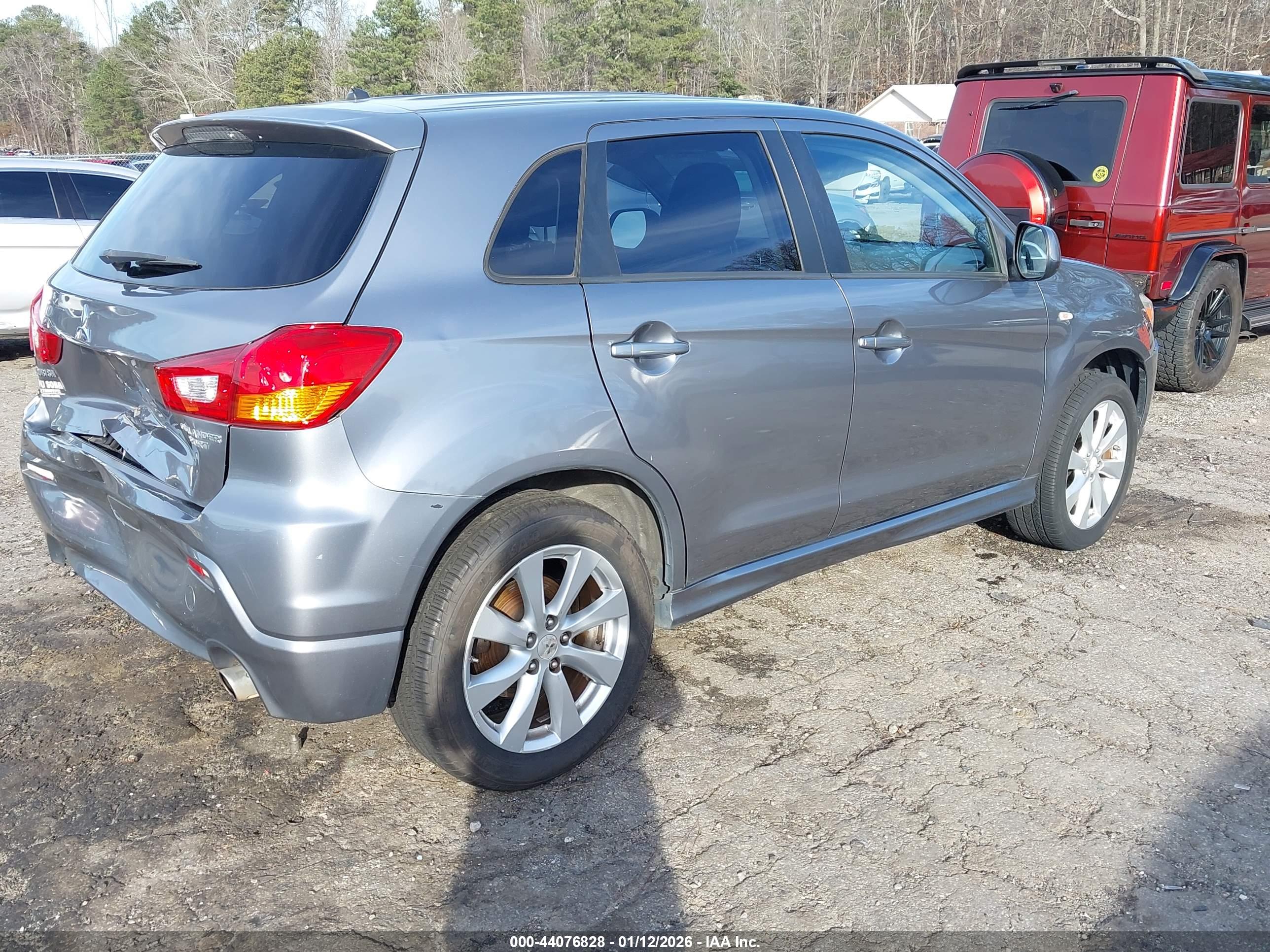 MITSUBISHI OUTLANDER image 4