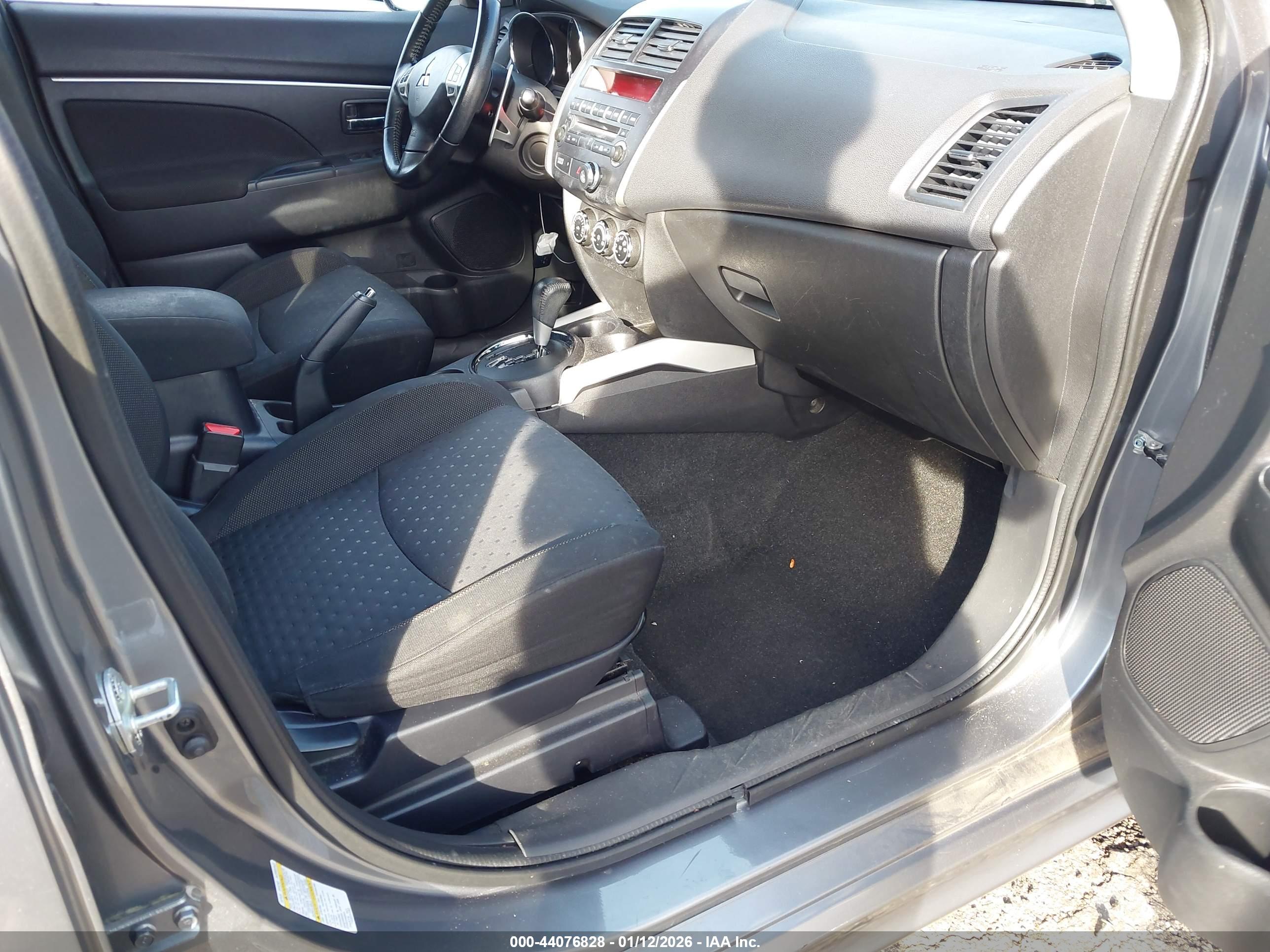 MITSUBISHI OUTLANDER image 5
