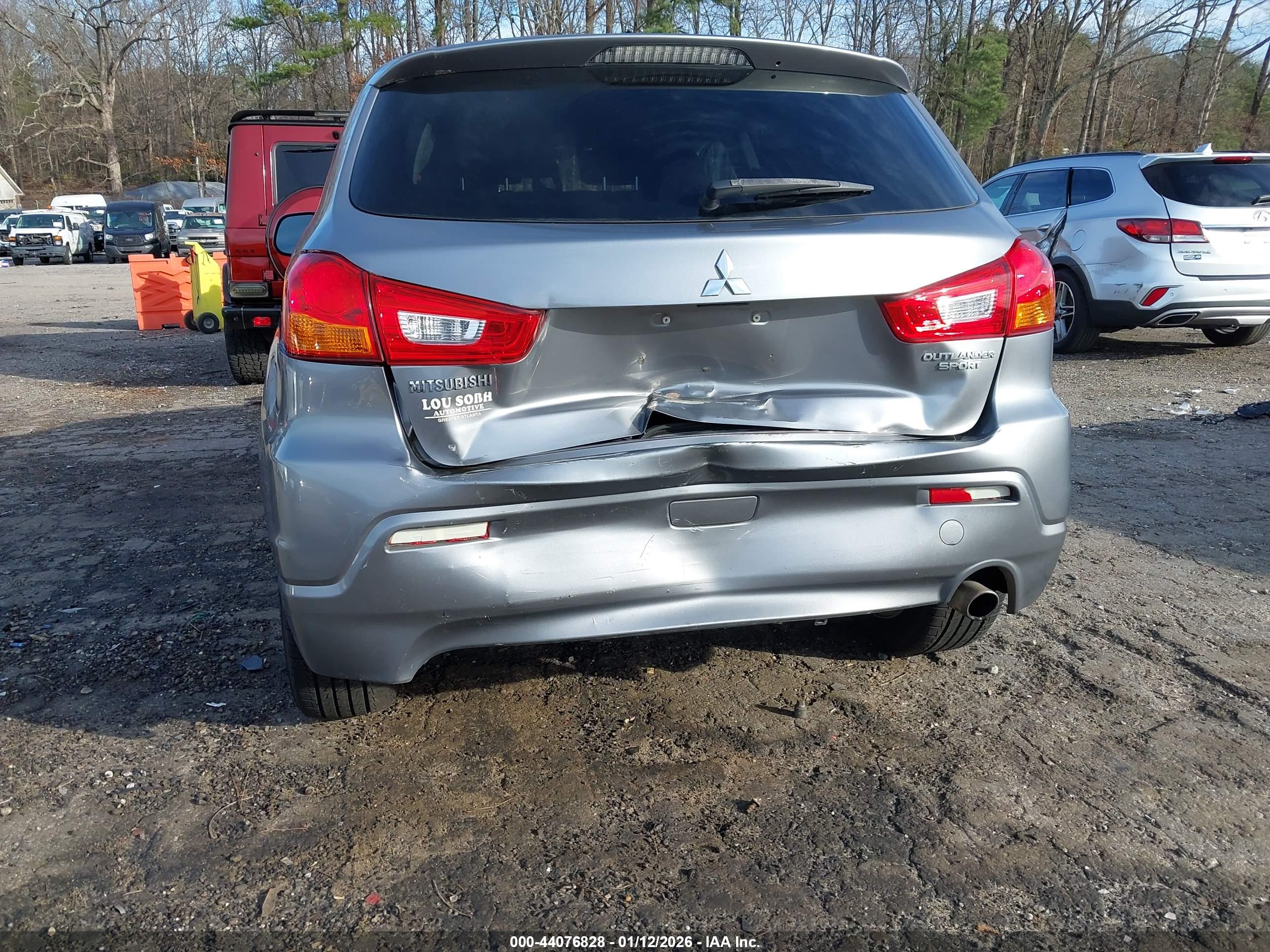 MITSUBISHI OUTLANDER image 6