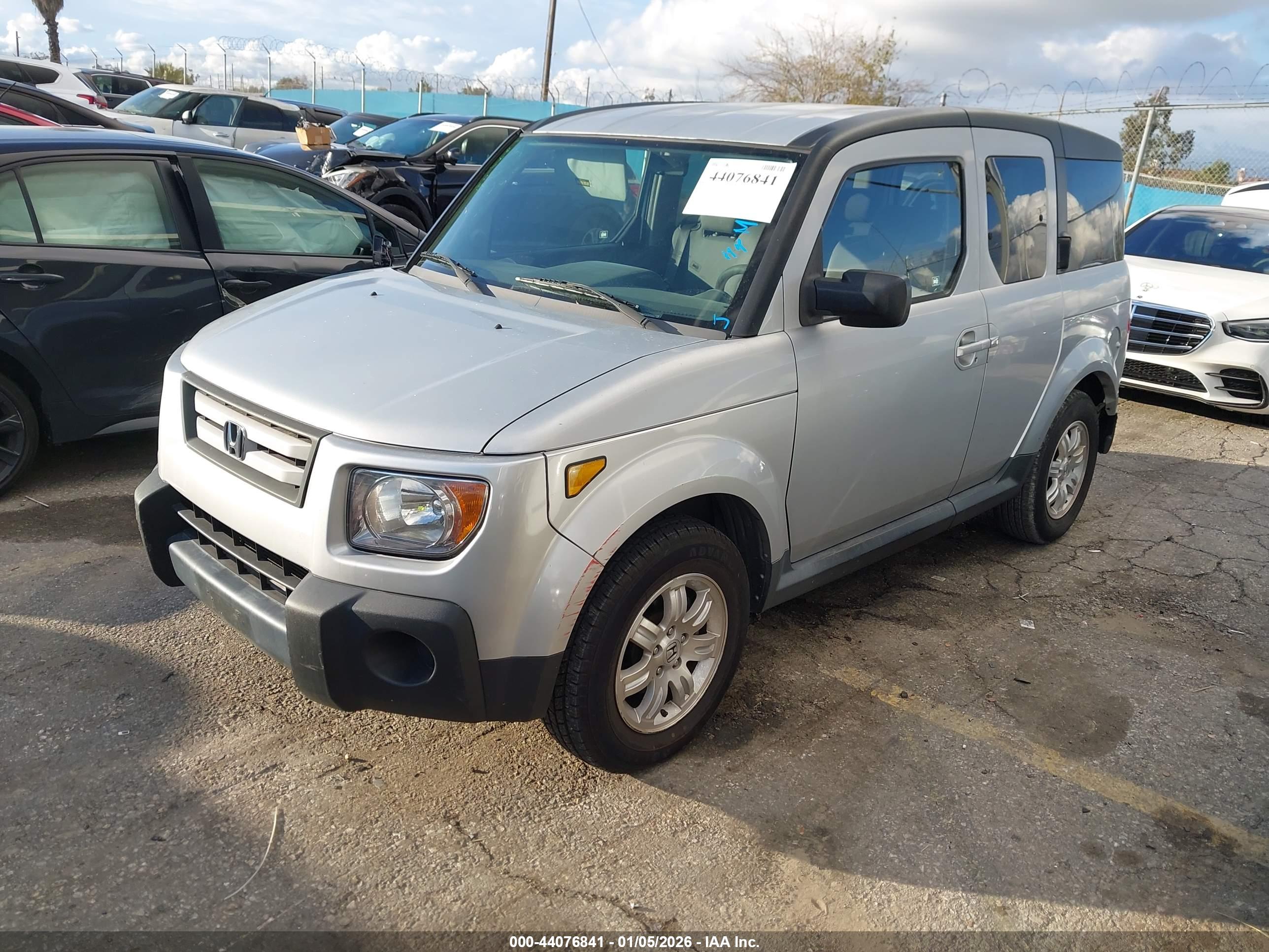 HONDA ELEMENT image 2