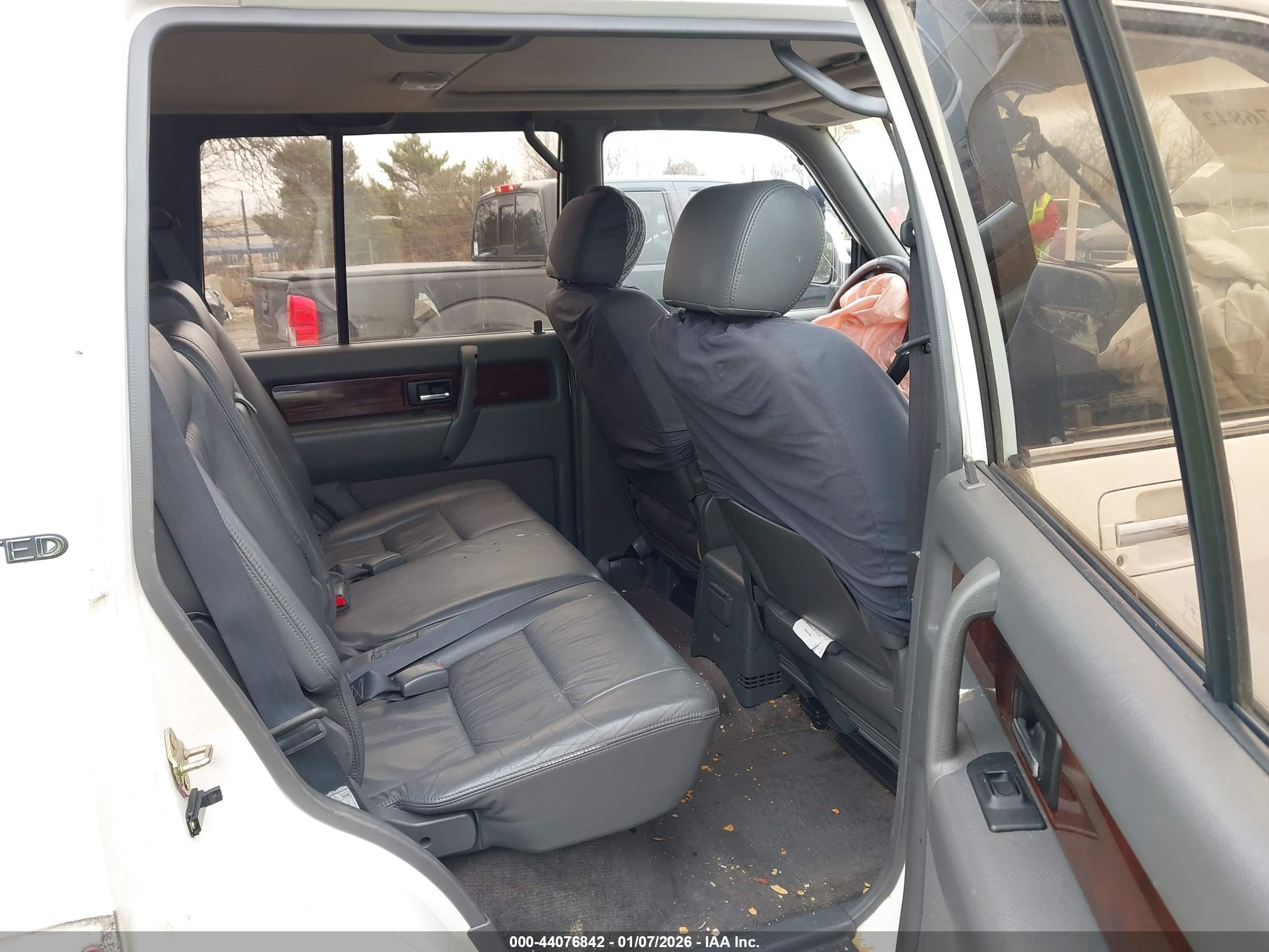 ISUZU TROOPER image 8