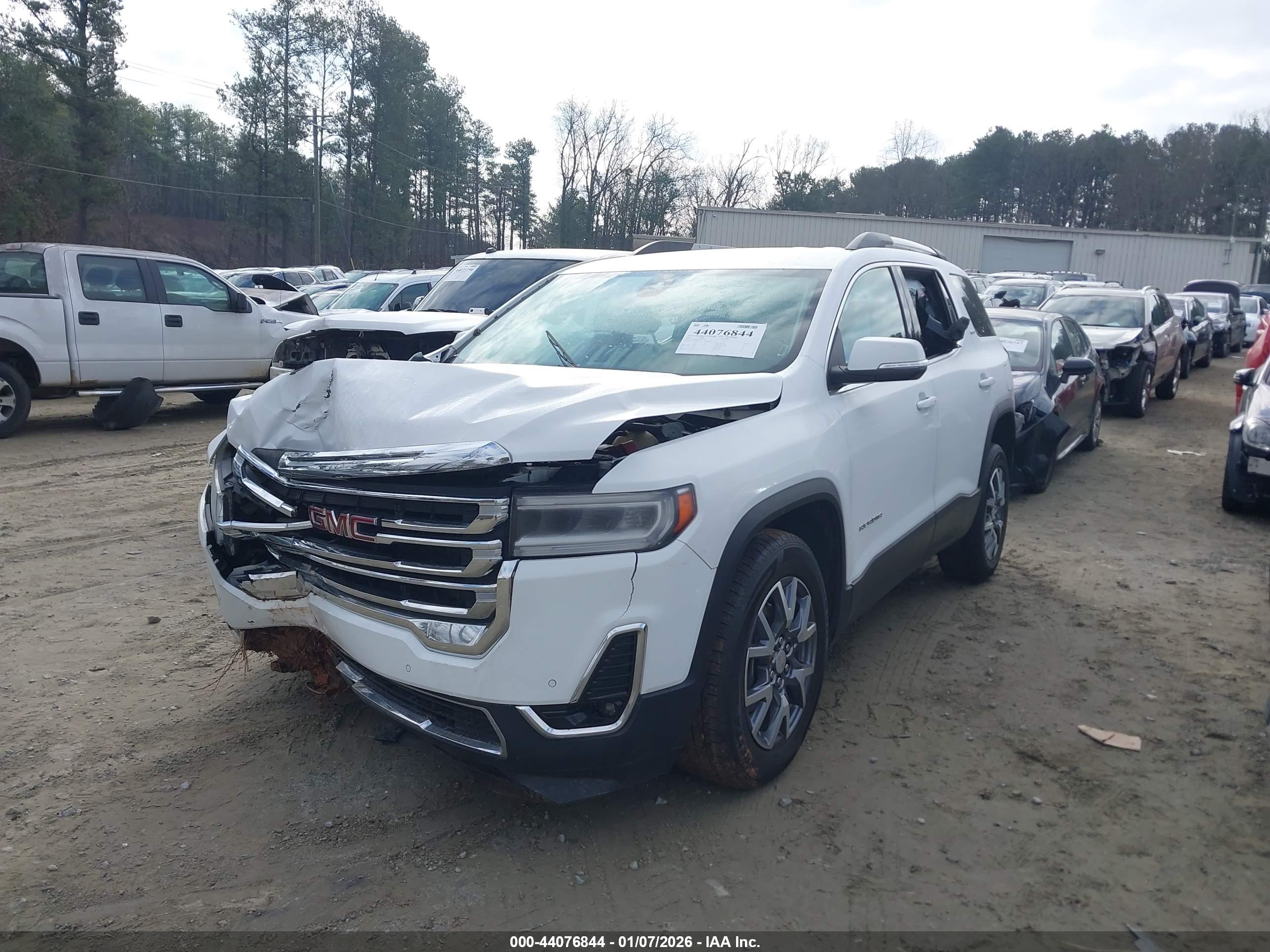 GMC ACADIA image 2