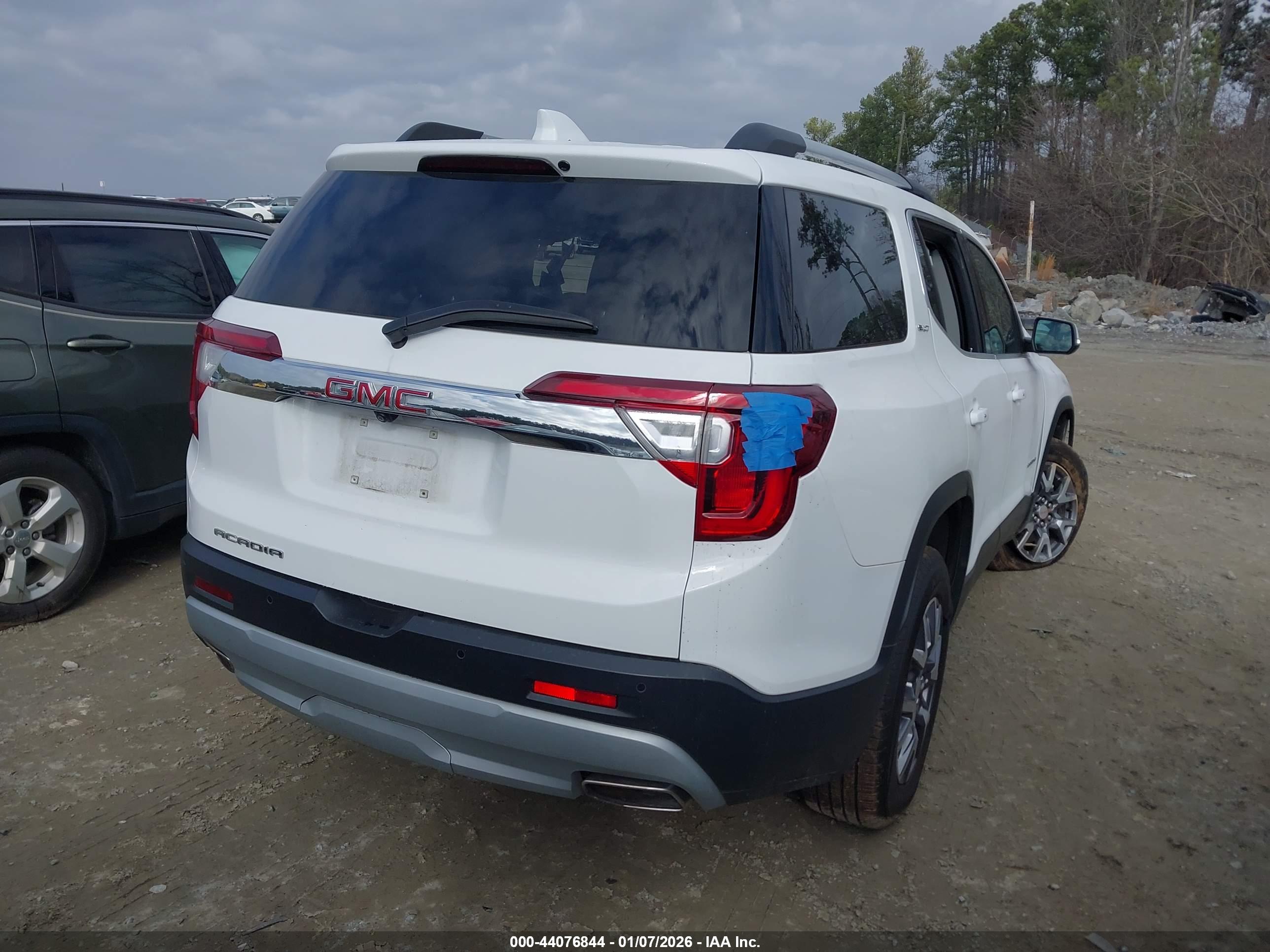 GMC ACADIA image 4