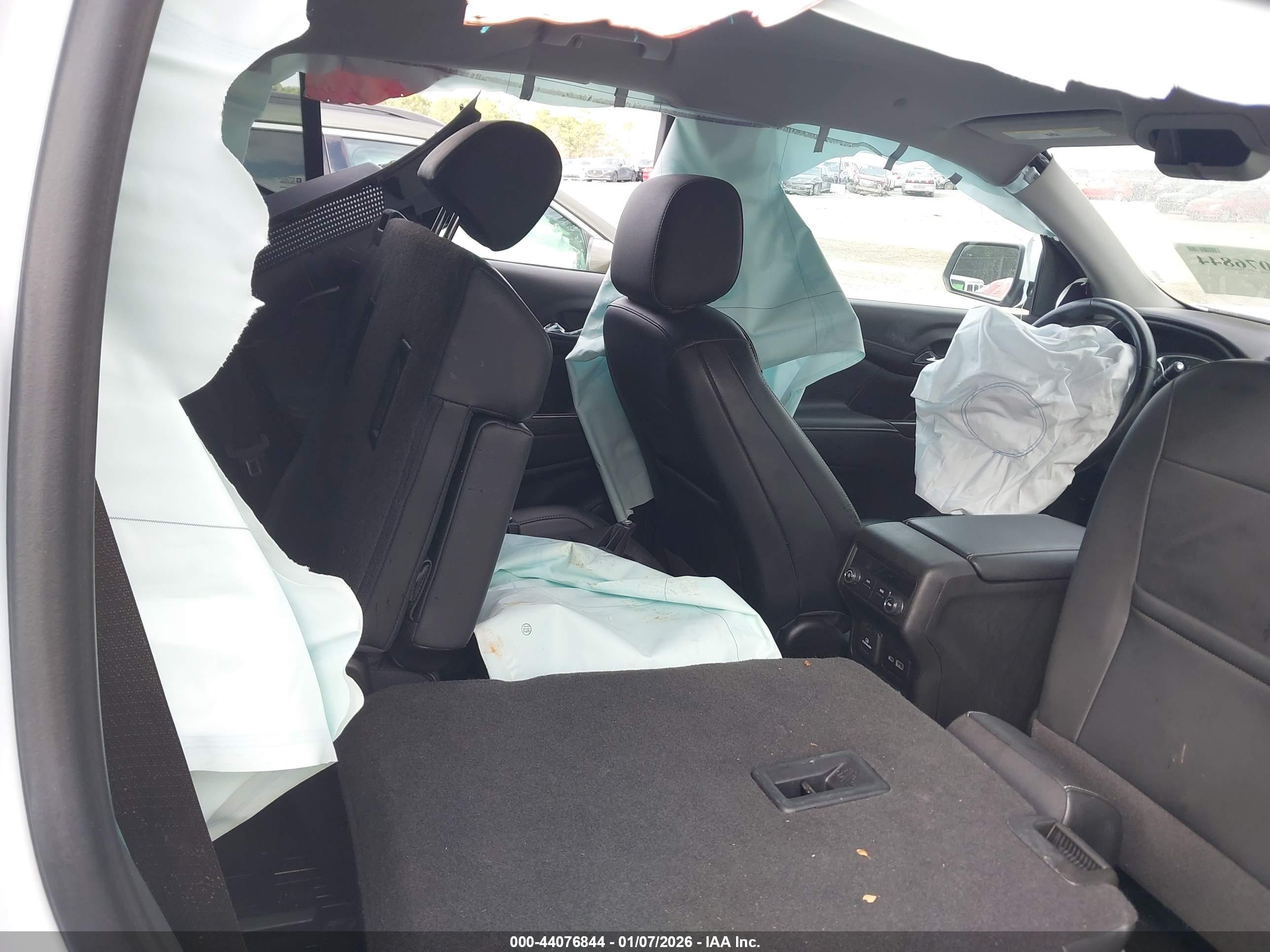 GMC ACADIA image 8