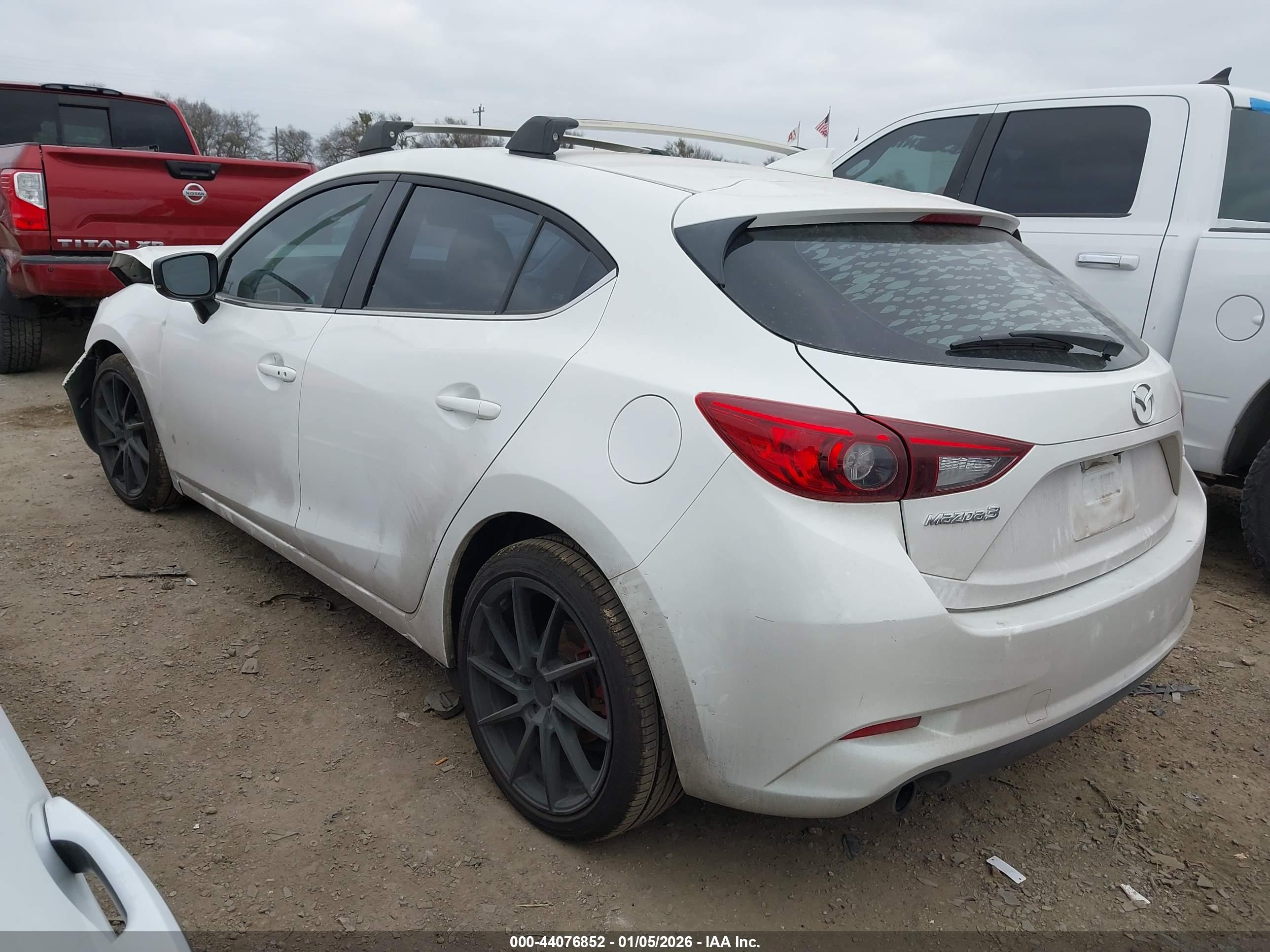 MAZDA MAZDA3 image 3