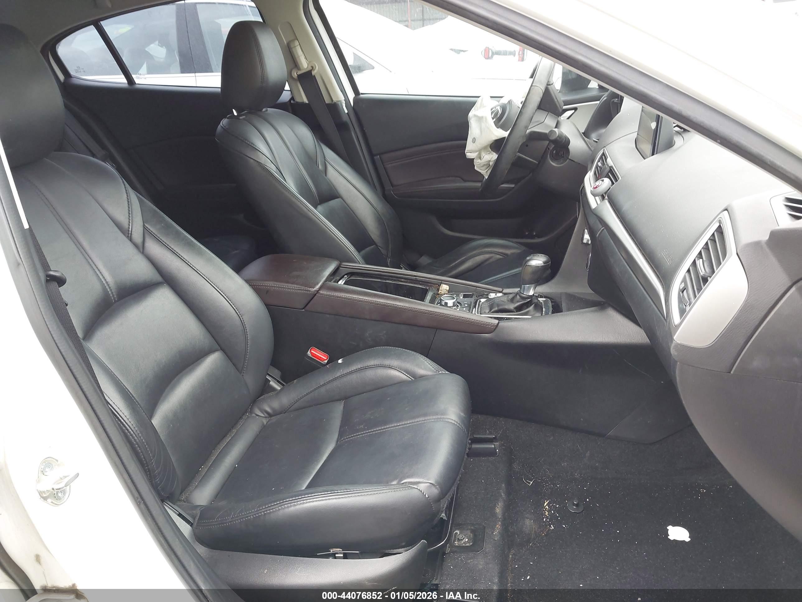 MAZDA MAZDA3 image 5