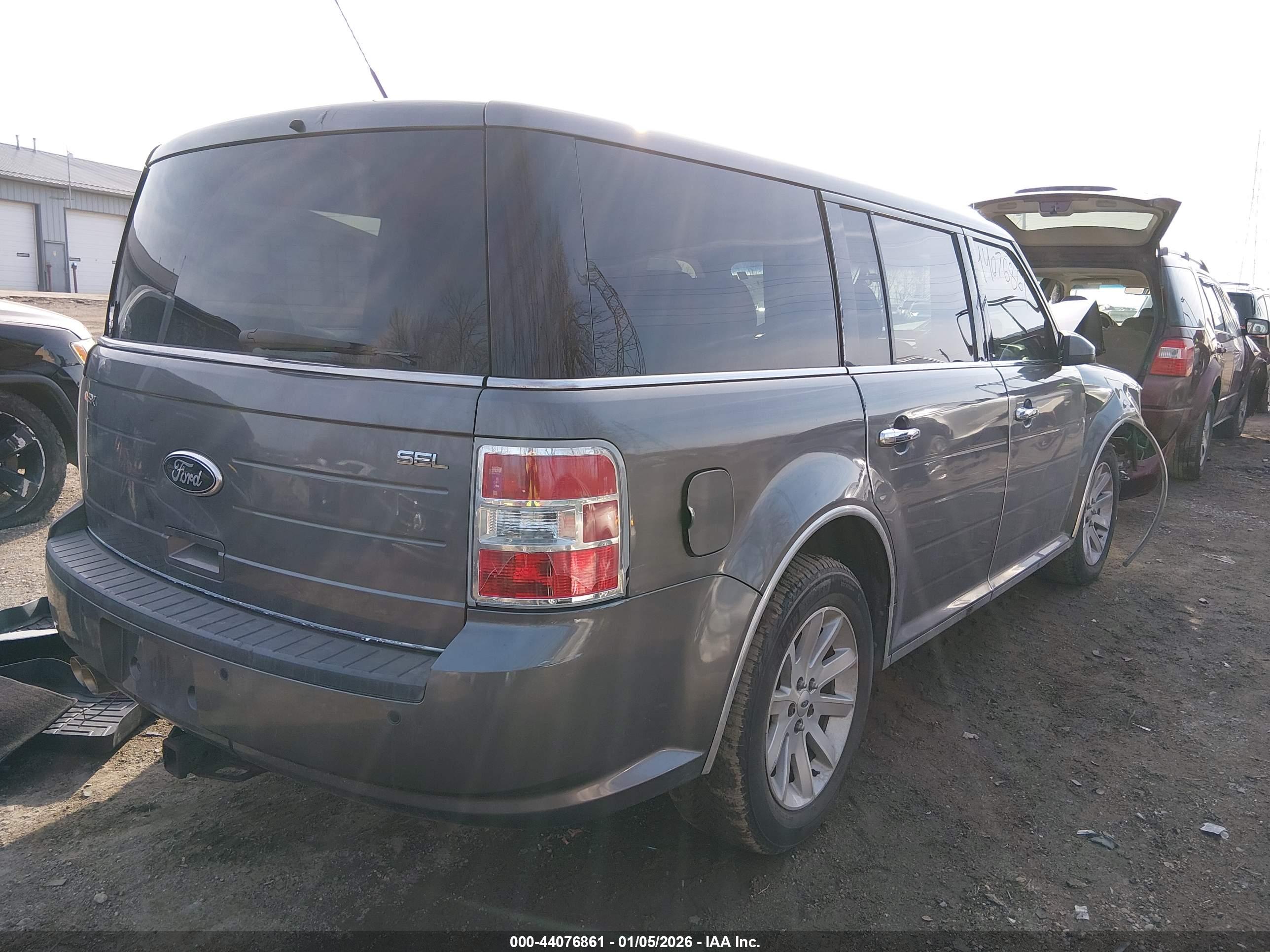 FORD FLEX image 4
