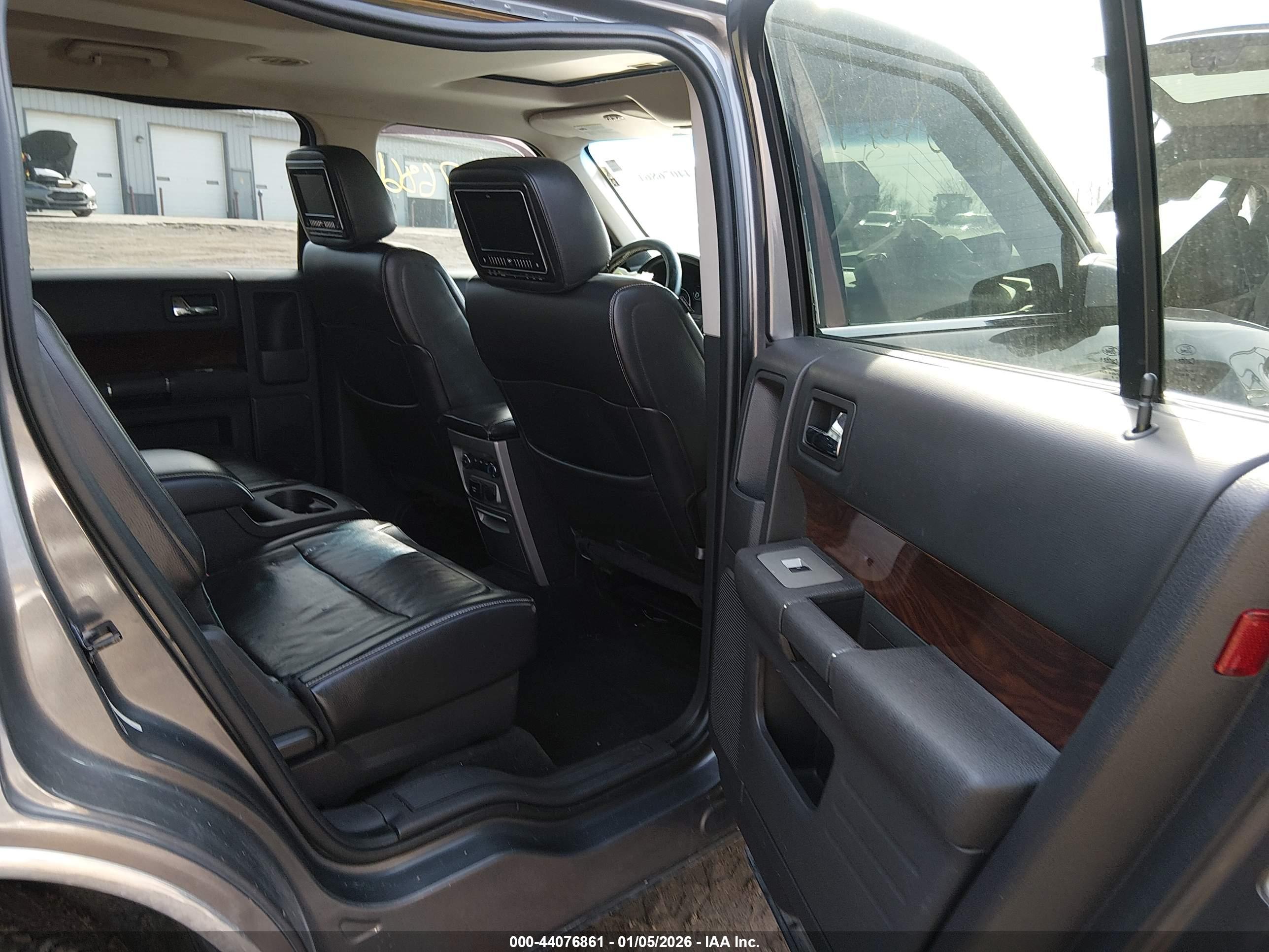 FORD FLEX image 8