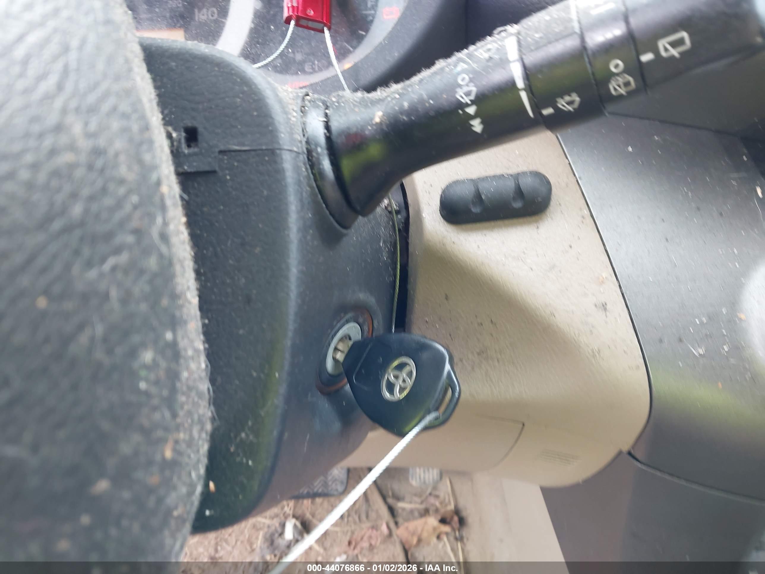 TOYOTA RAV4 image 11