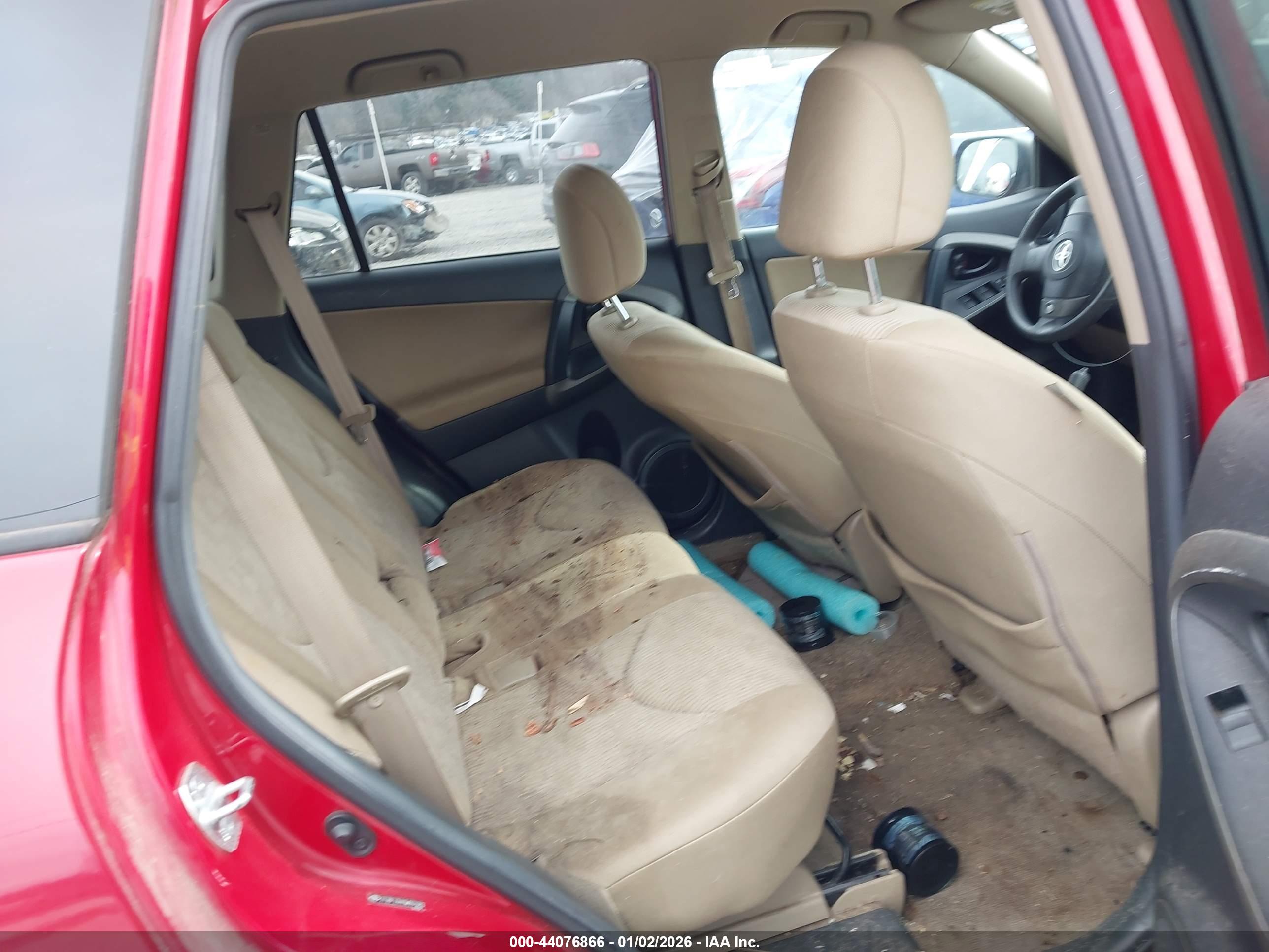 TOYOTA RAV4 image 8