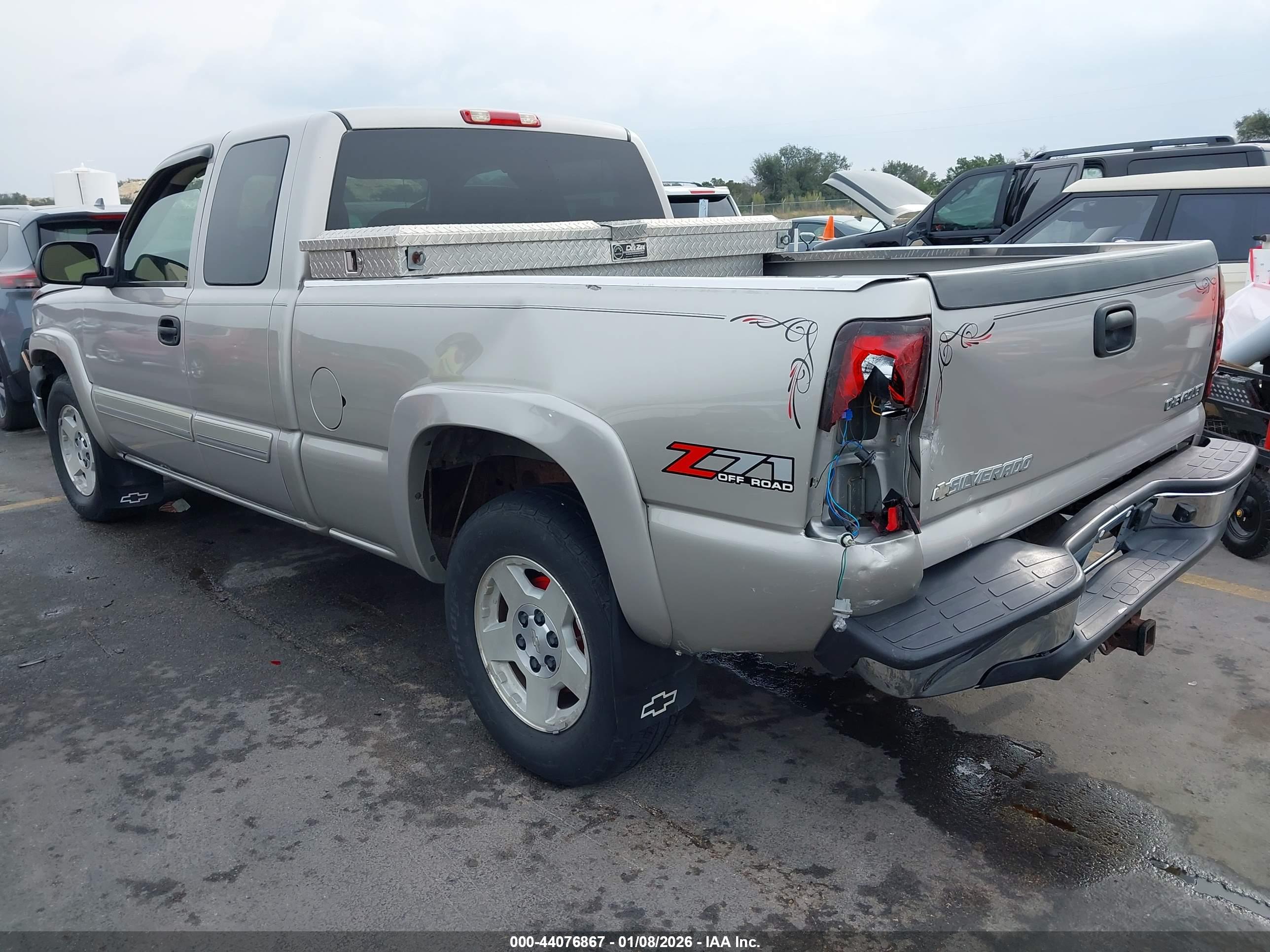 CHEVROLET SILVERADO image 3