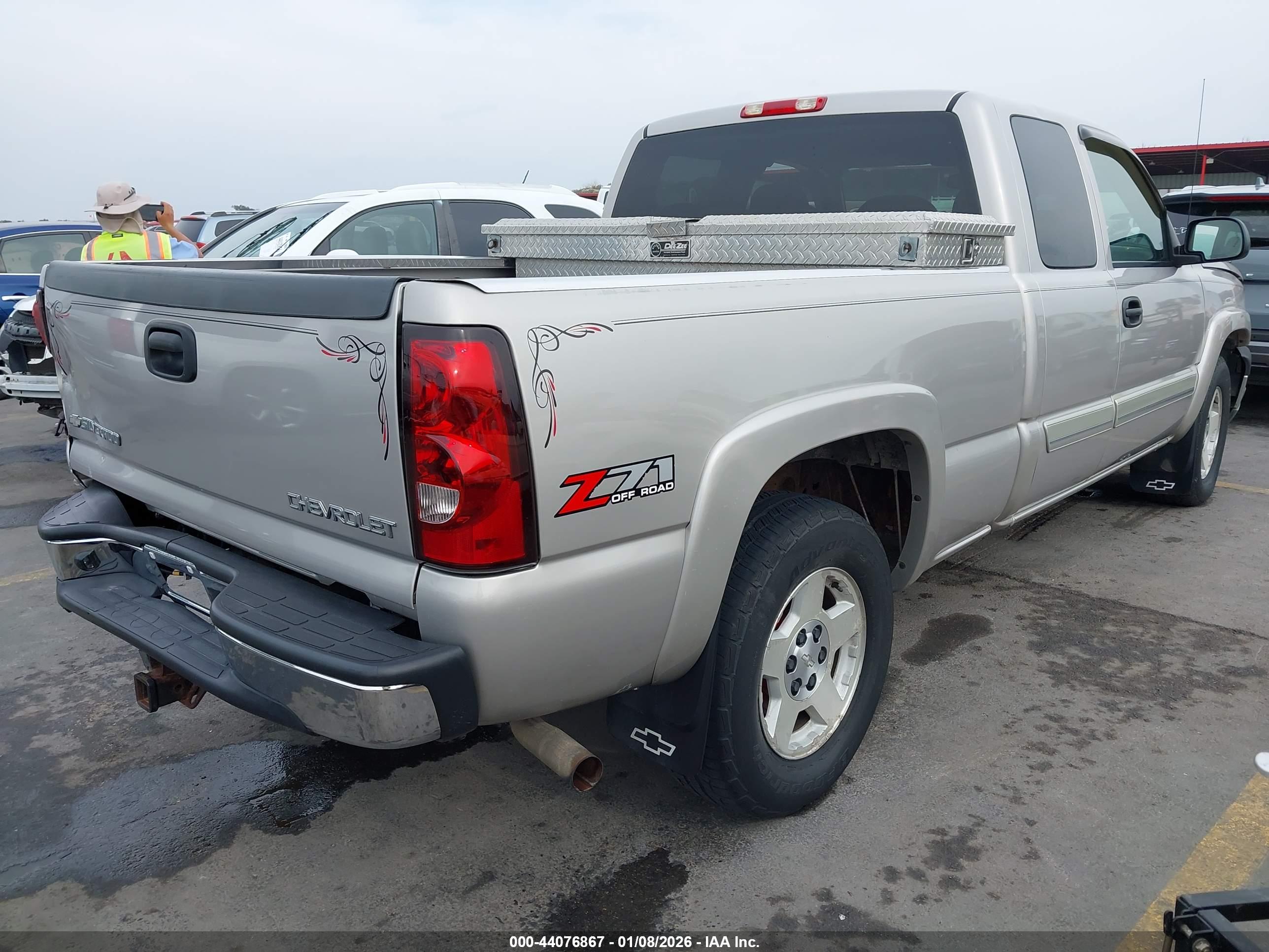 CHEVROLET SILVERADO image 4