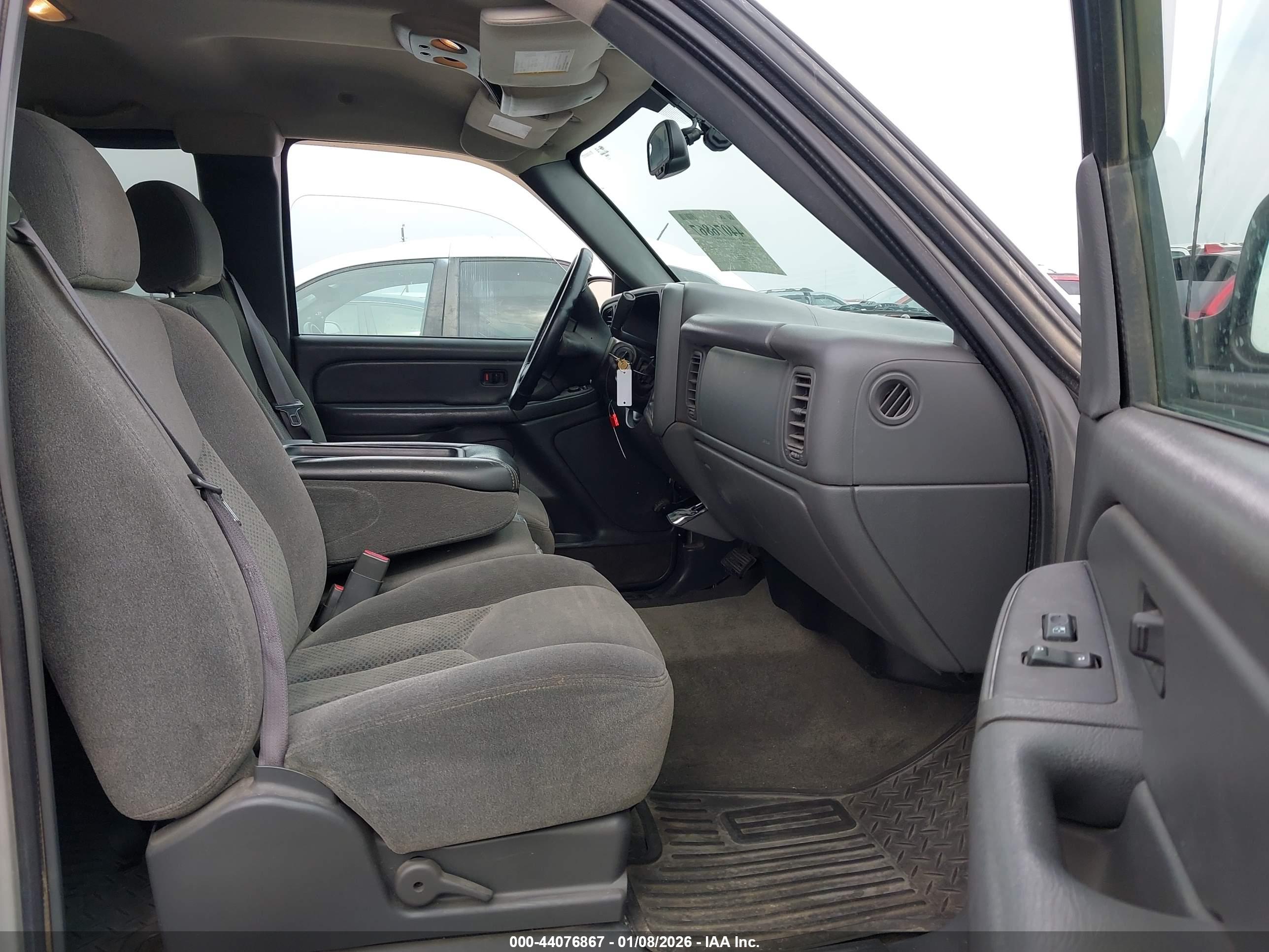 CHEVROLET SILVERADO image 5
