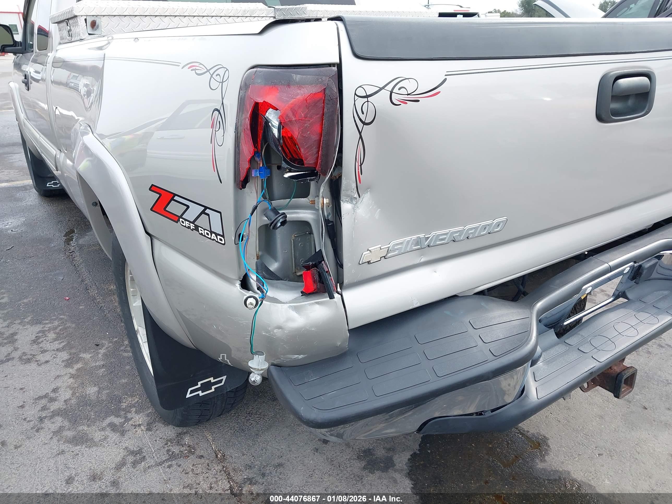 CHEVROLET SILVERADO image 6