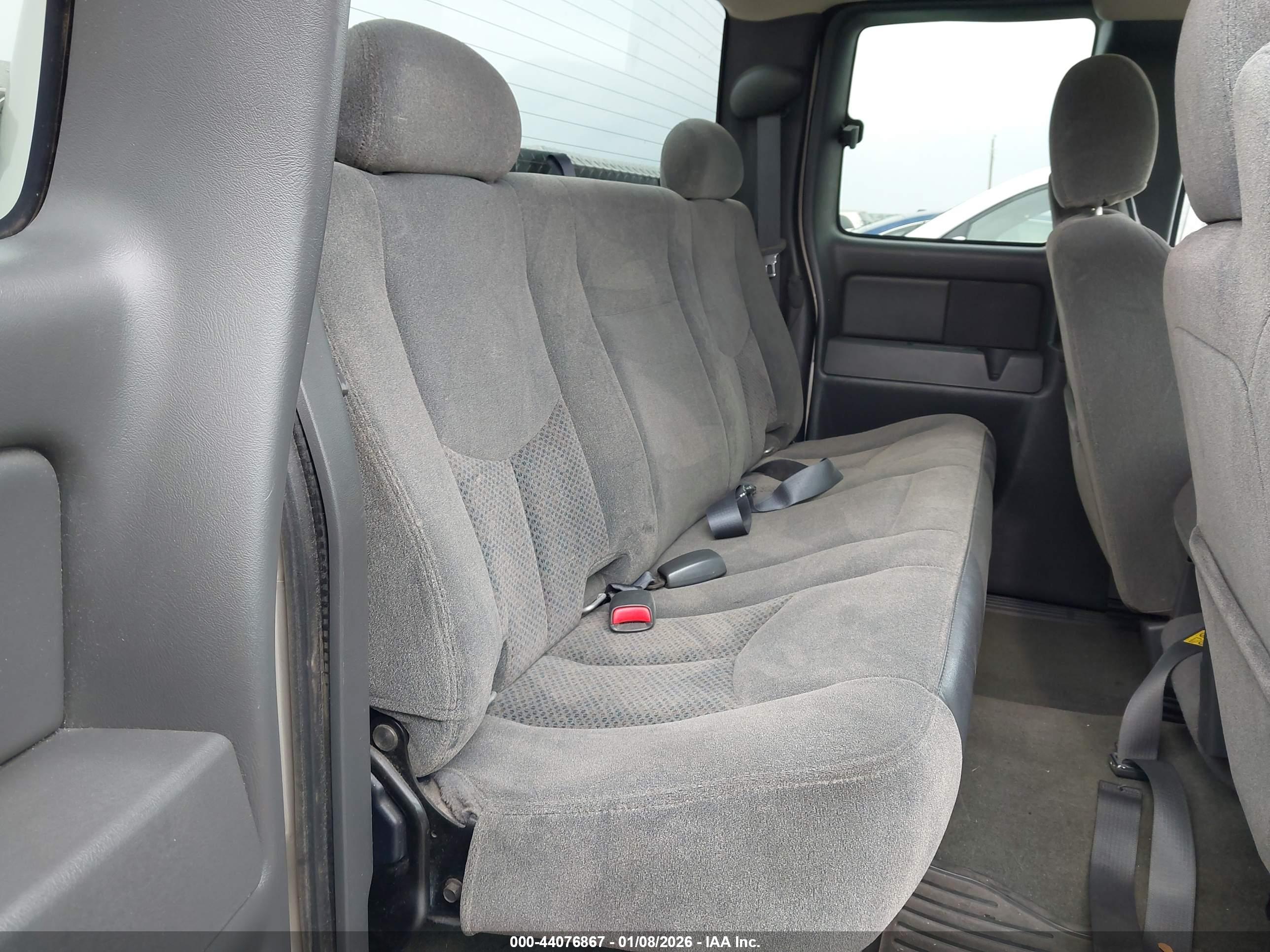 CHEVROLET SILVERADO image 8