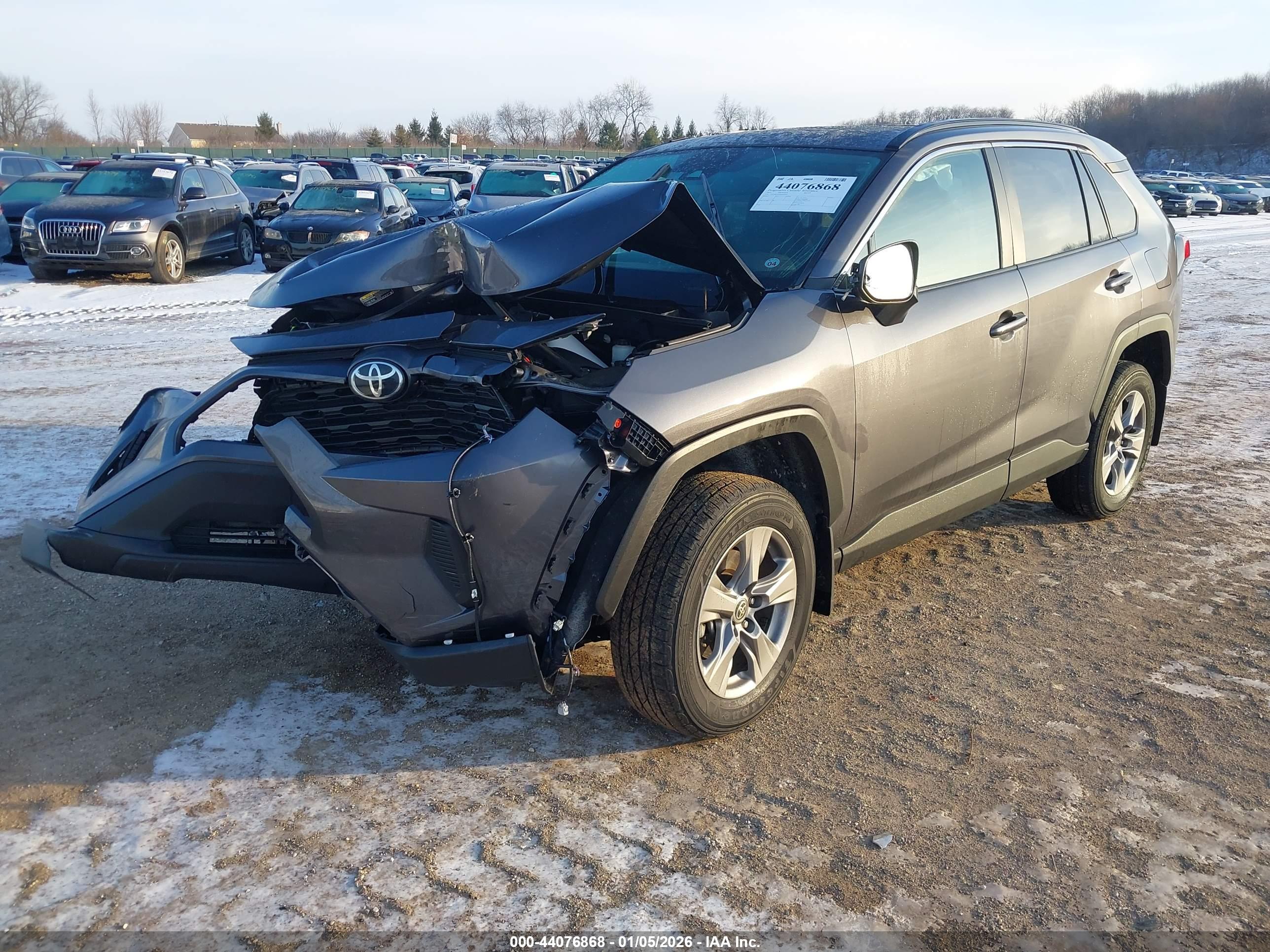 TOYOTA RAV4 image 2