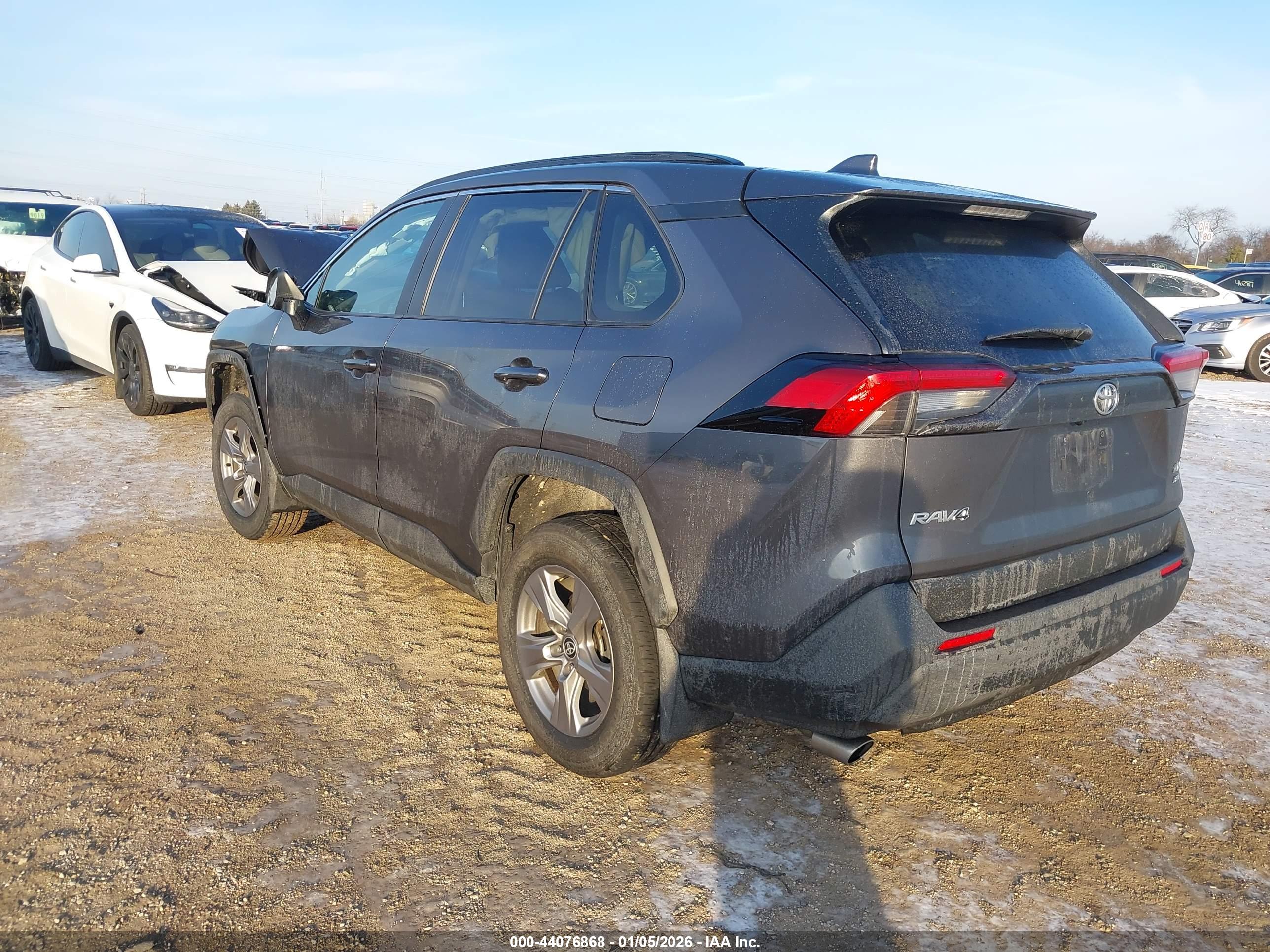 TOYOTA RAV4 image 3