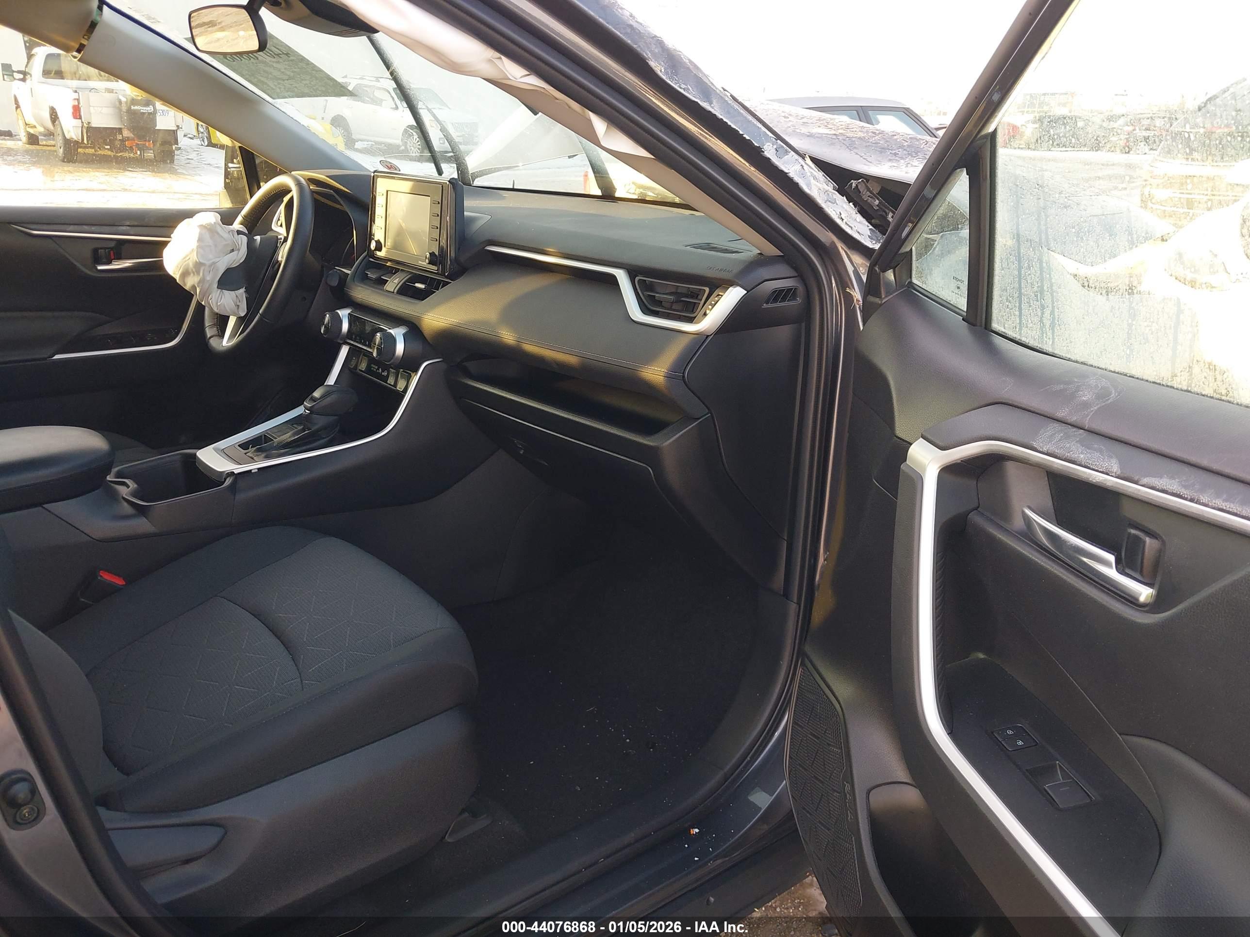 TOYOTA RAV4 image 5