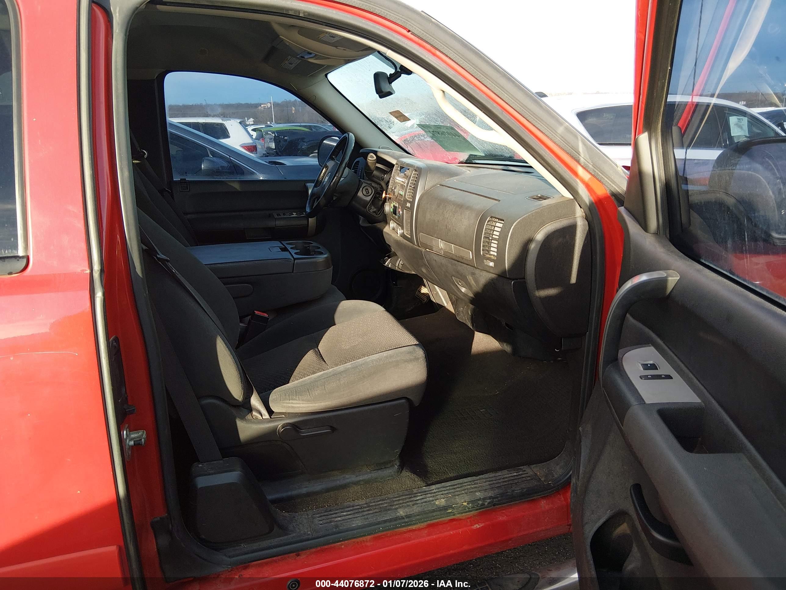 CHEVROLET SILVERADO image 5