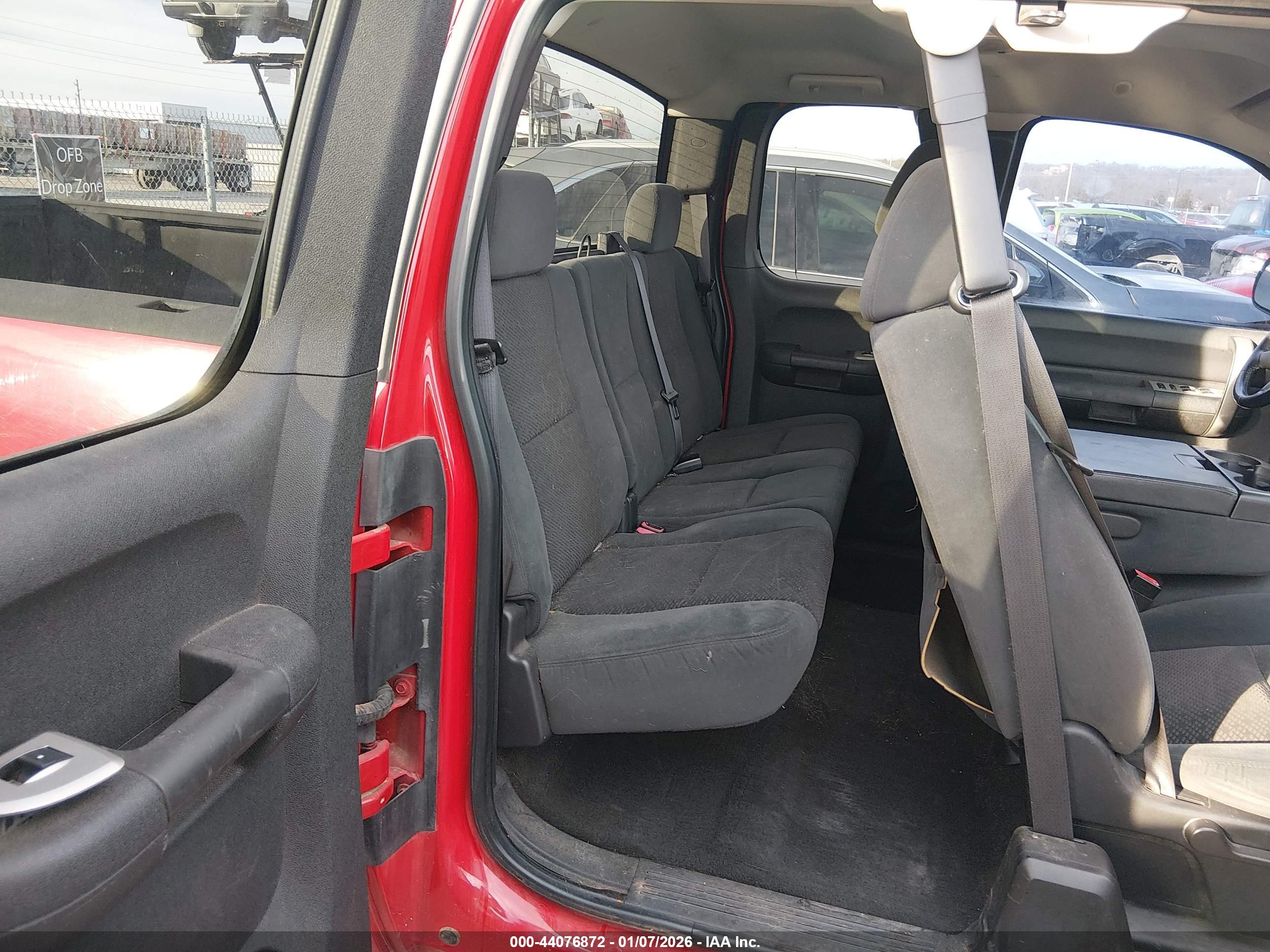 CHEVROLET SILVERADO image 8