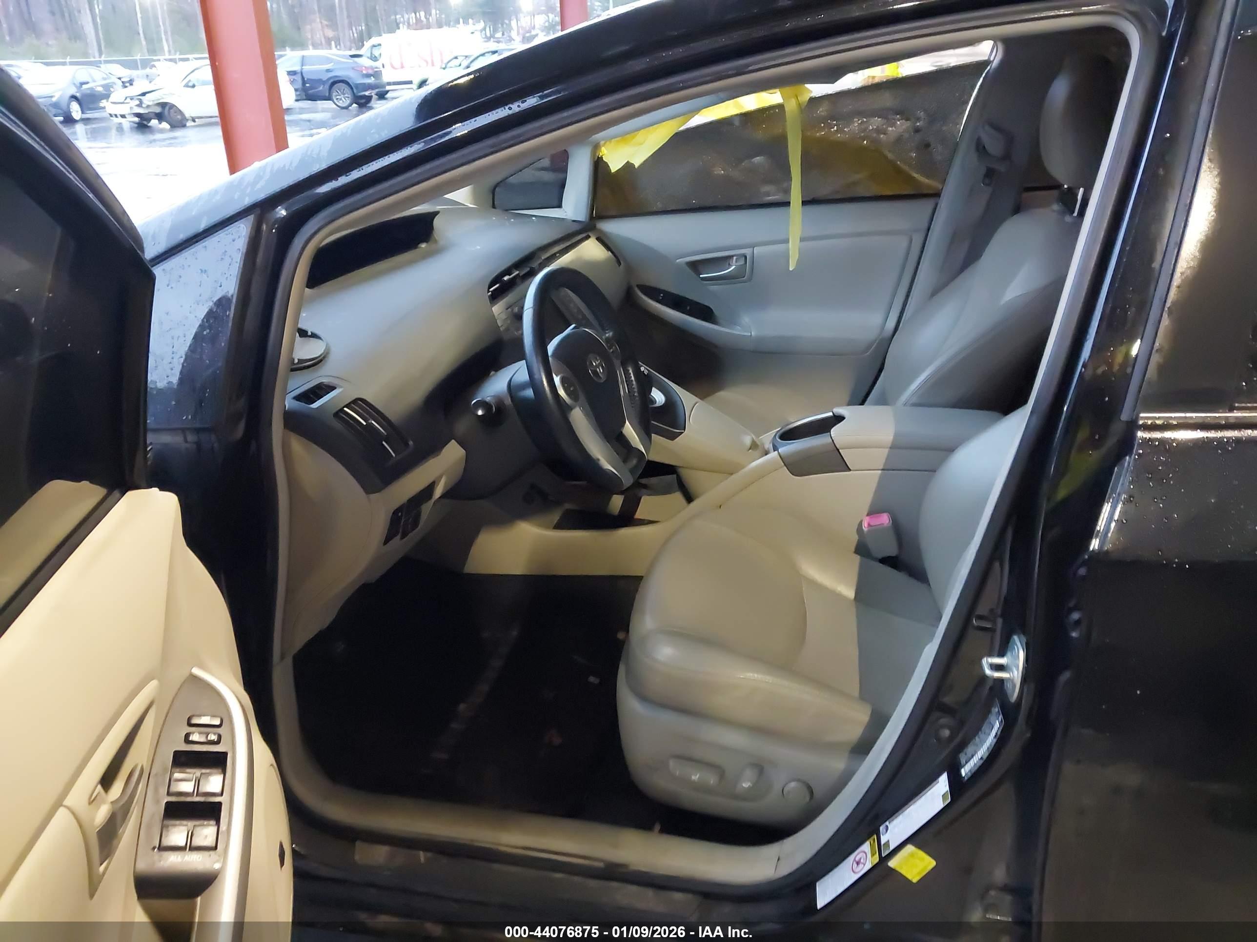 TOYOTA PRIUS image 5