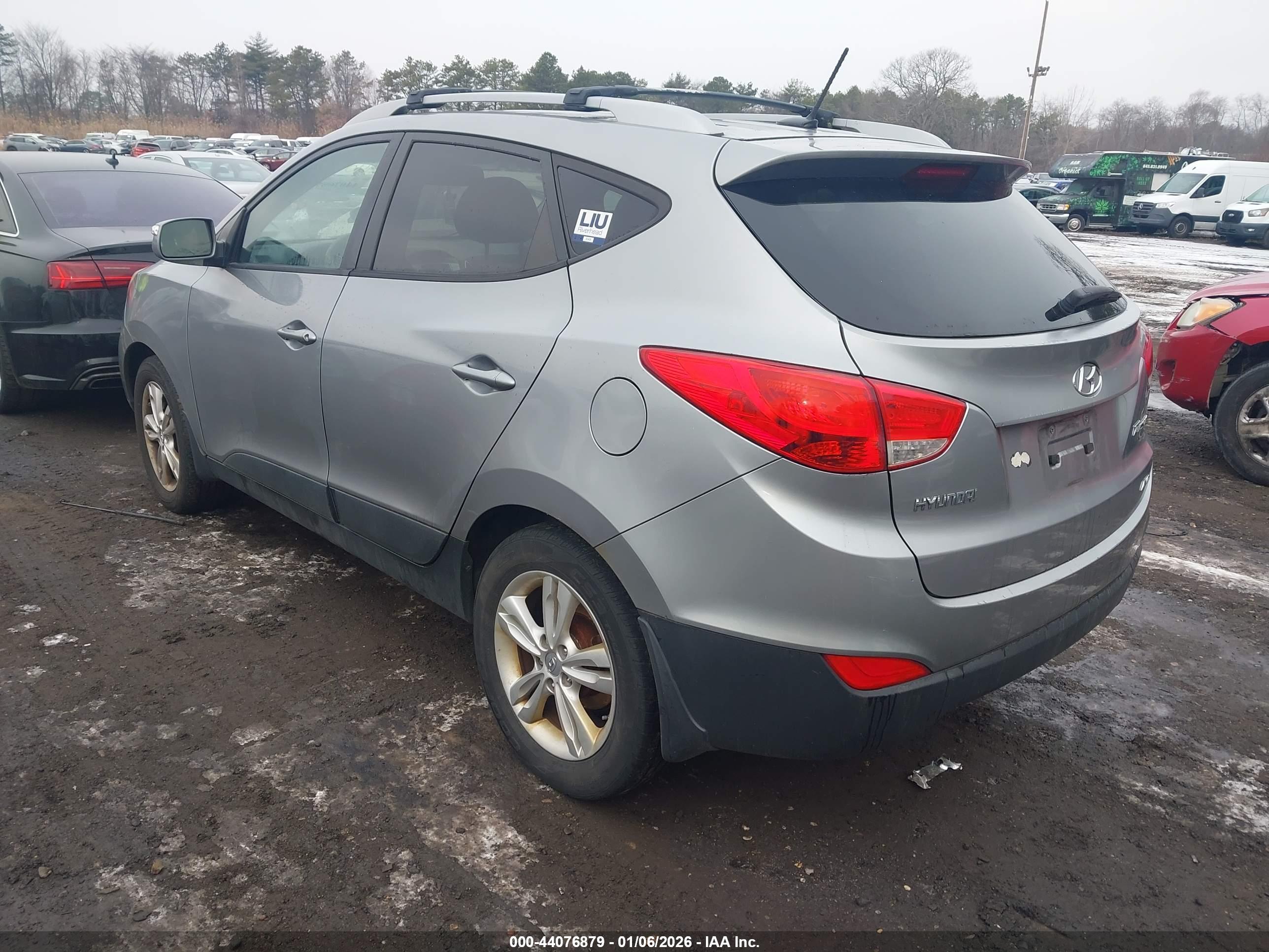 HYUNDAI TUCSON image 3