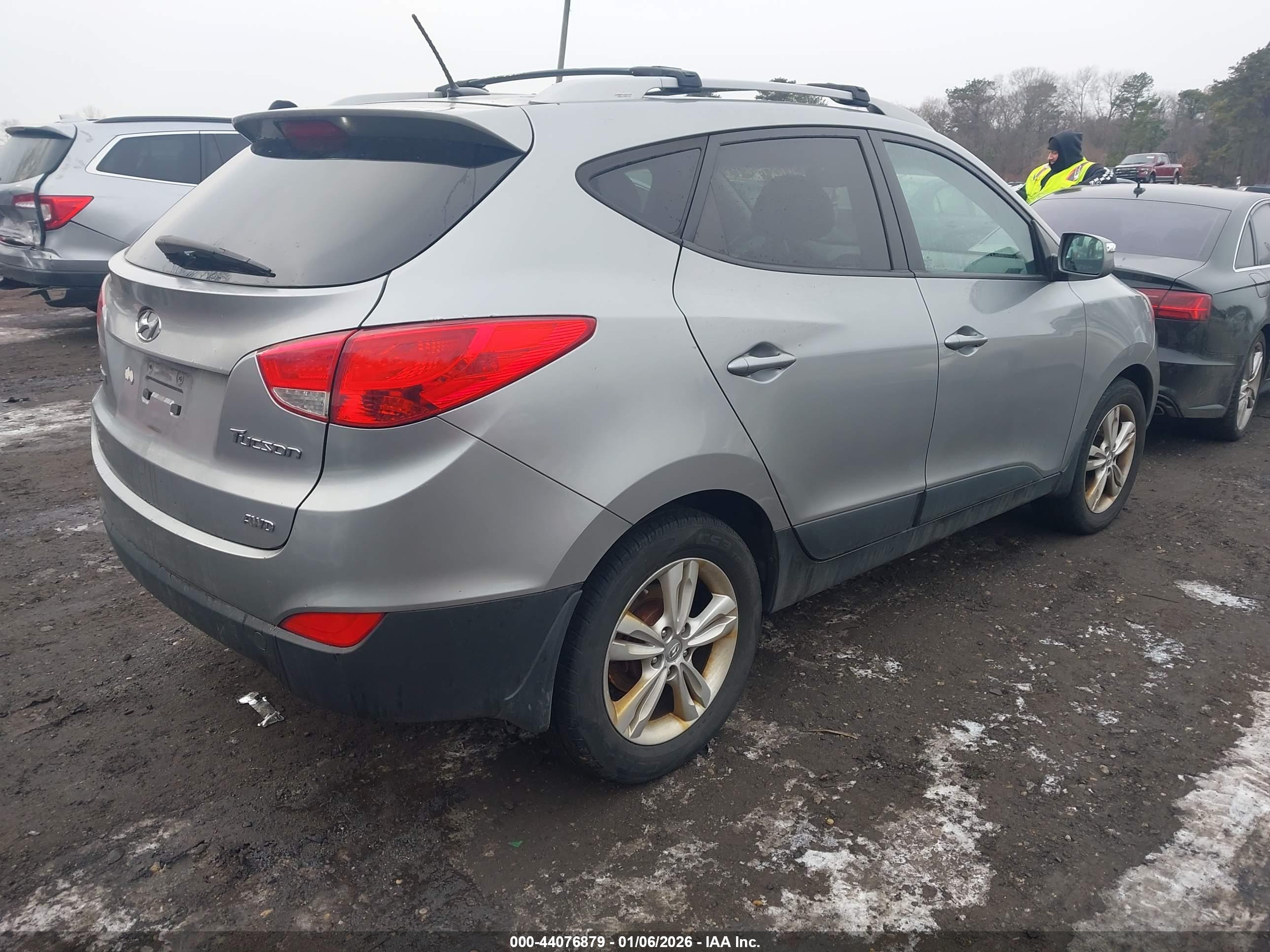 HYUNDAI TUCSON image 4