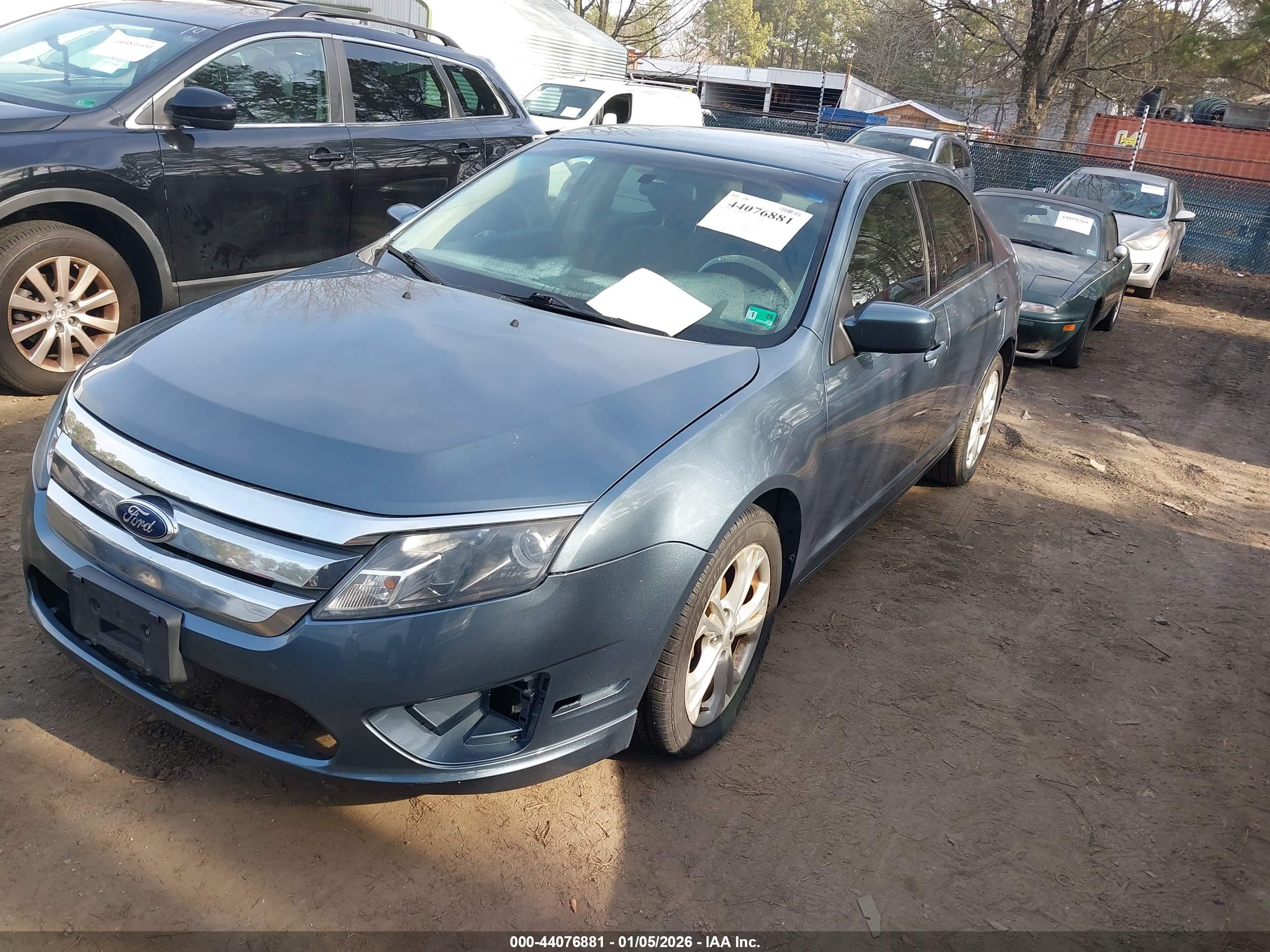 FORD FUSION image 2