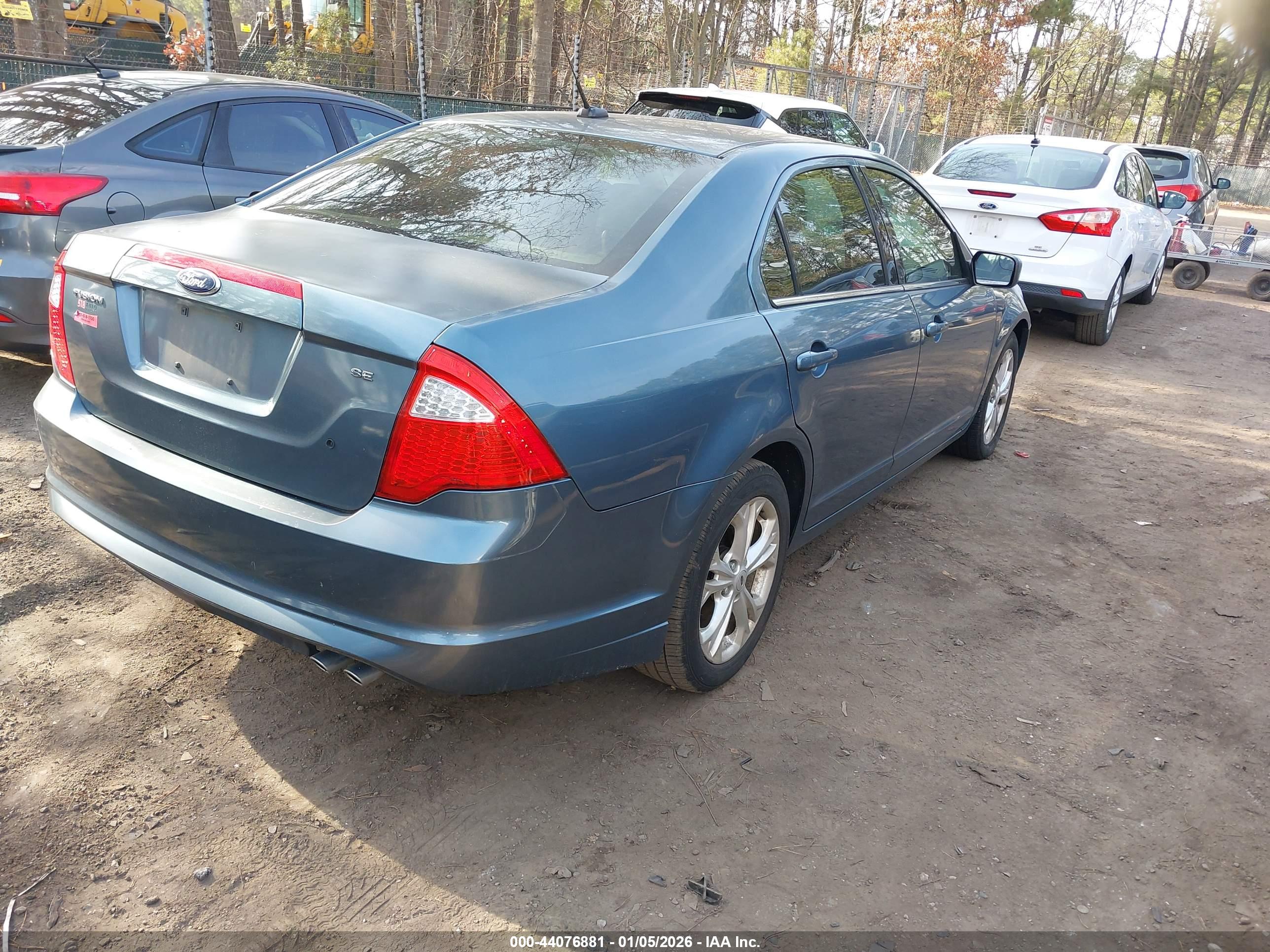 FORD FUSION image 4
