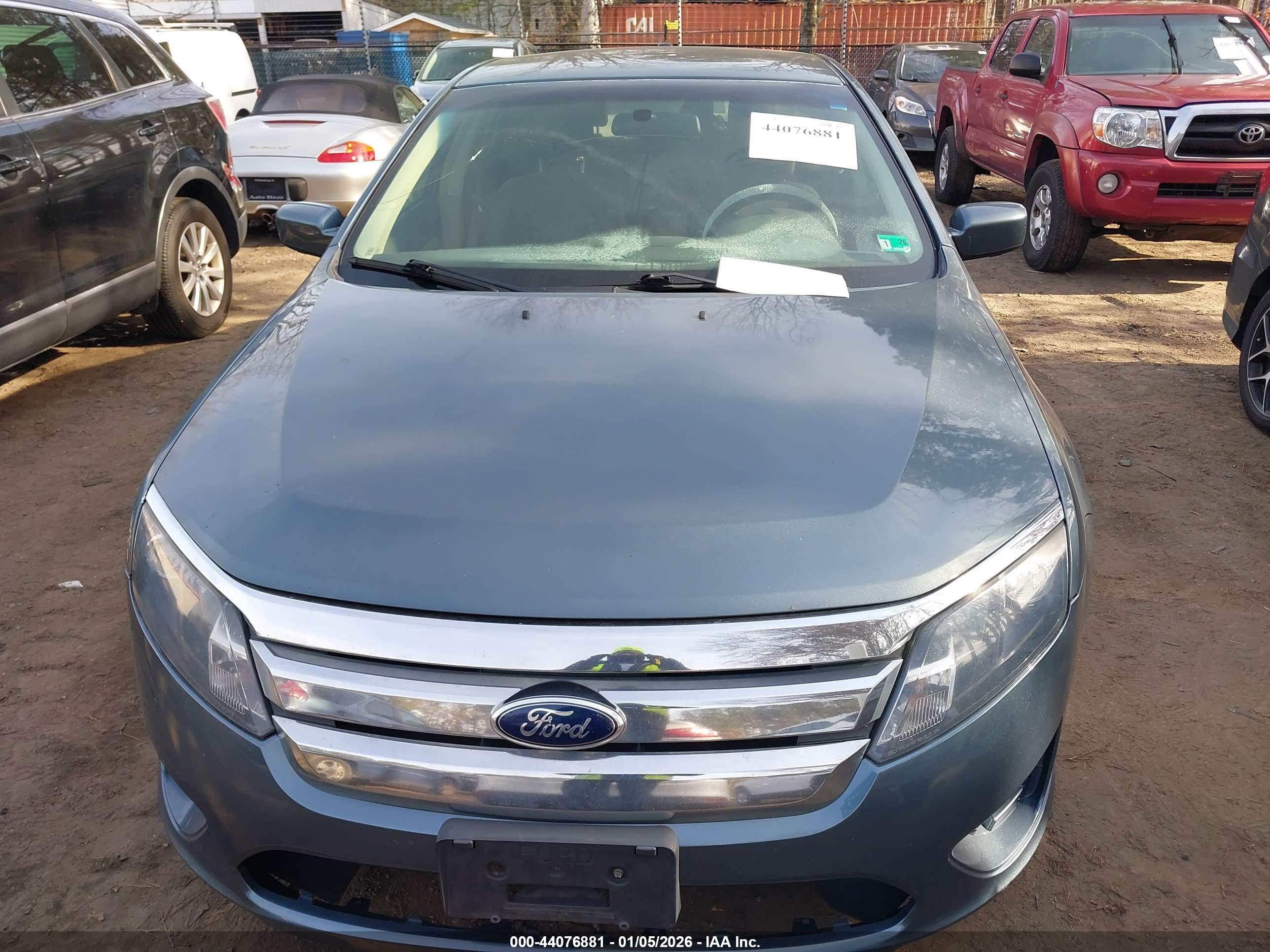 FORD FUSION image 6